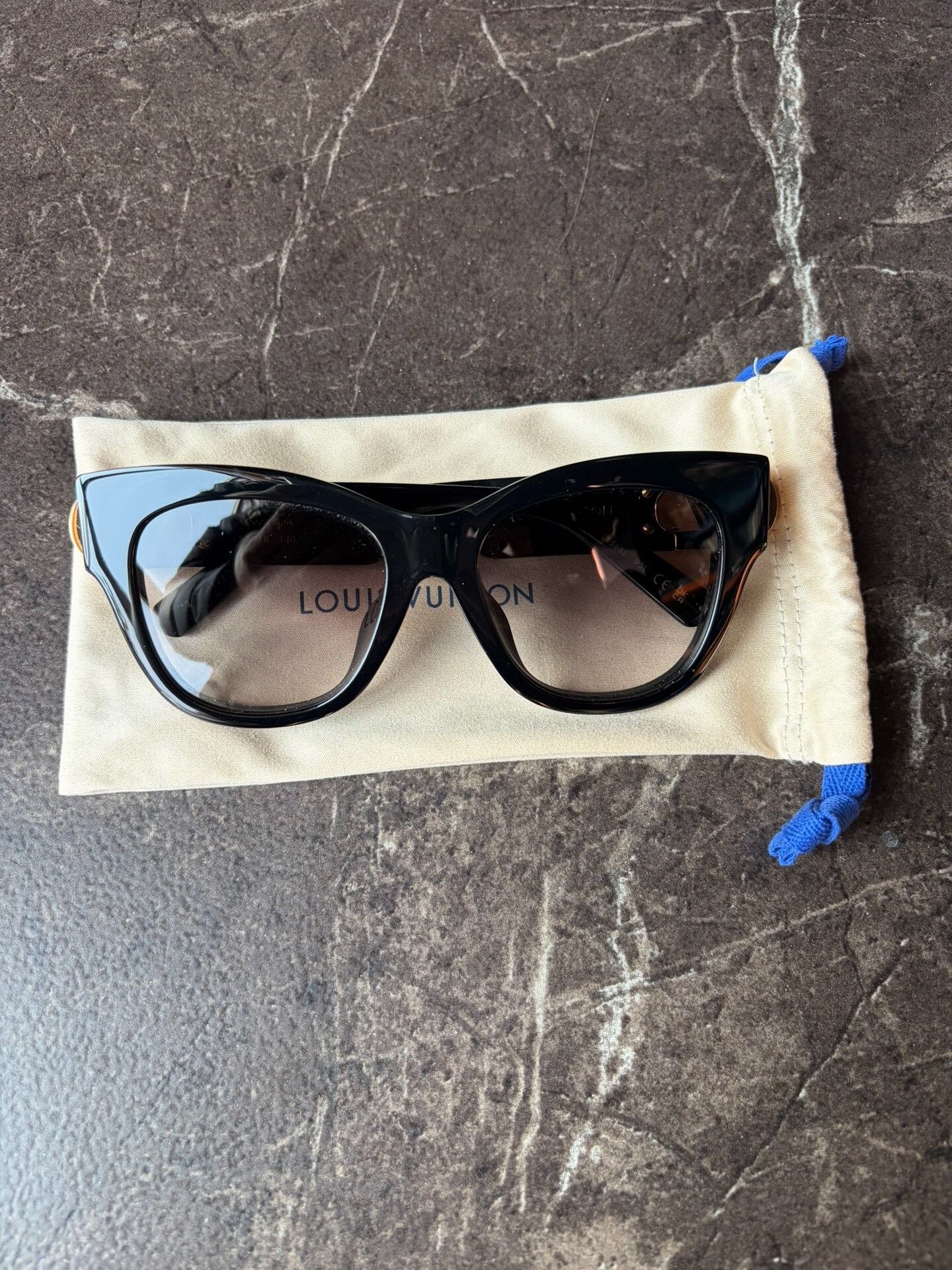 Louis Vuitton Louis Vuitton Black Sunglasses Size ONE SIZE - 2 Thumbnail
