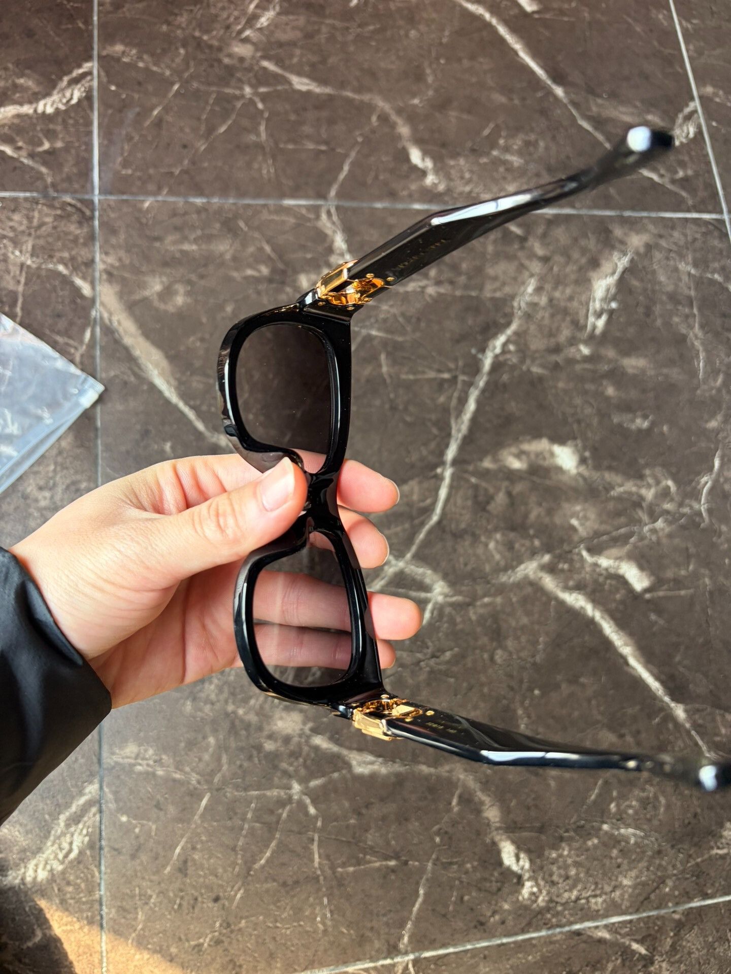 Louis Vuitton Louis Vuitton Black Sunglasses Size ONE SIZE - 5 Thumbnail
