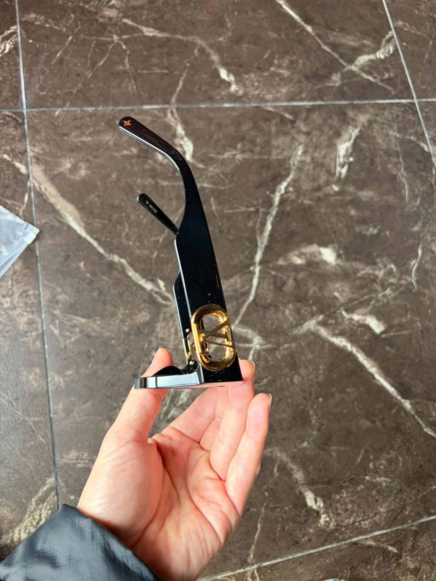 Louis Vuitton Louis Vuitton Black Sunglasses Size ONE SIZE - 6 Thumbnail