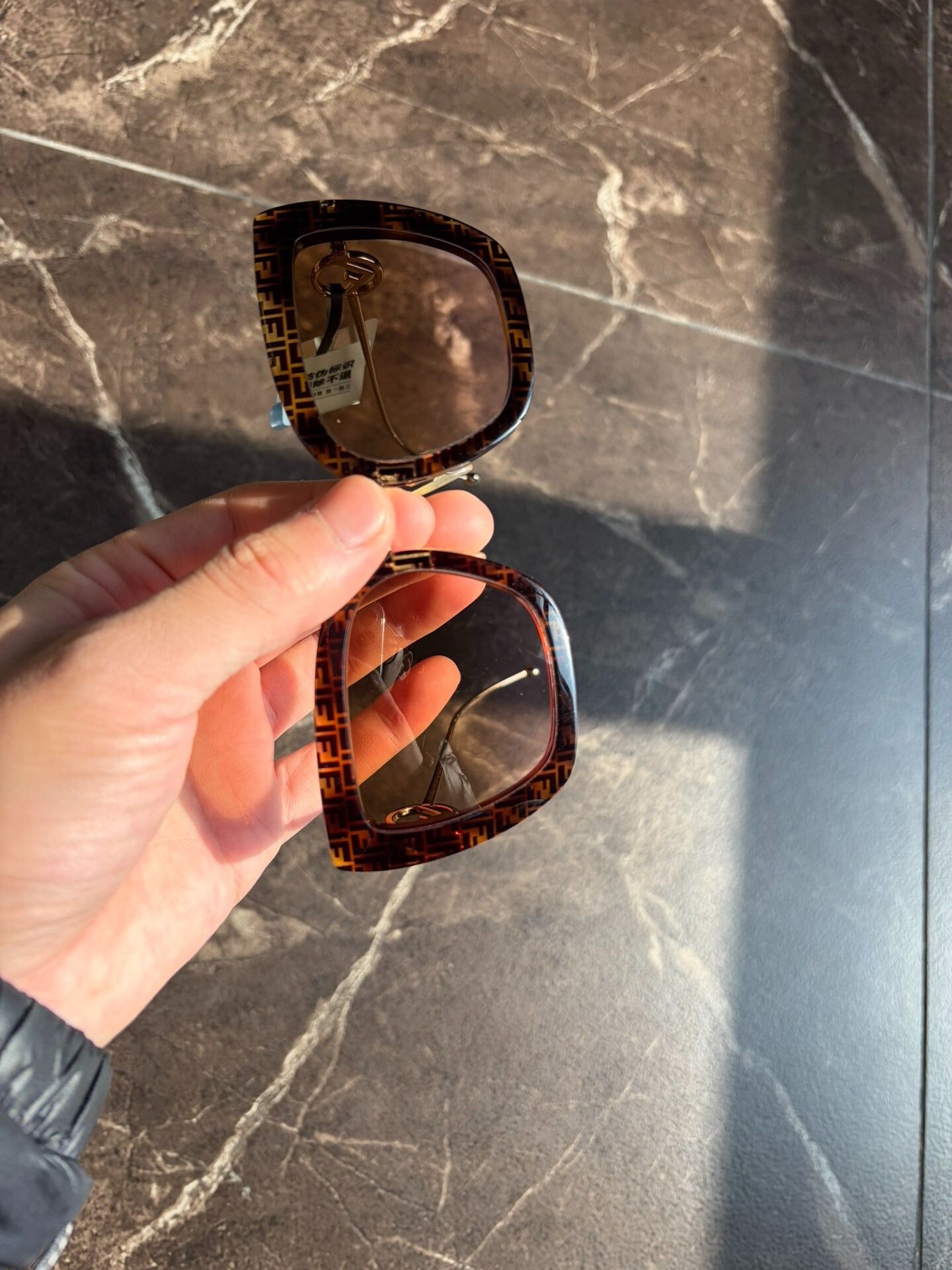 Fendi Fendi Classic FF Logo Sunglasses Size ONE SIZE - 2 Thumbnail