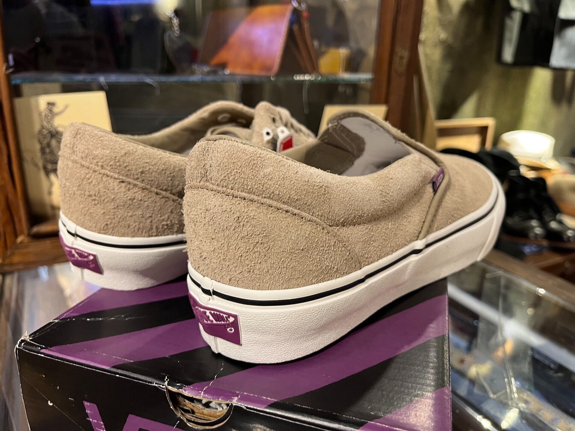 Vans VANS Limited Edition Suede Casual Shoes Size US 9.5 / EU 42-43 - 3 Thumbnail