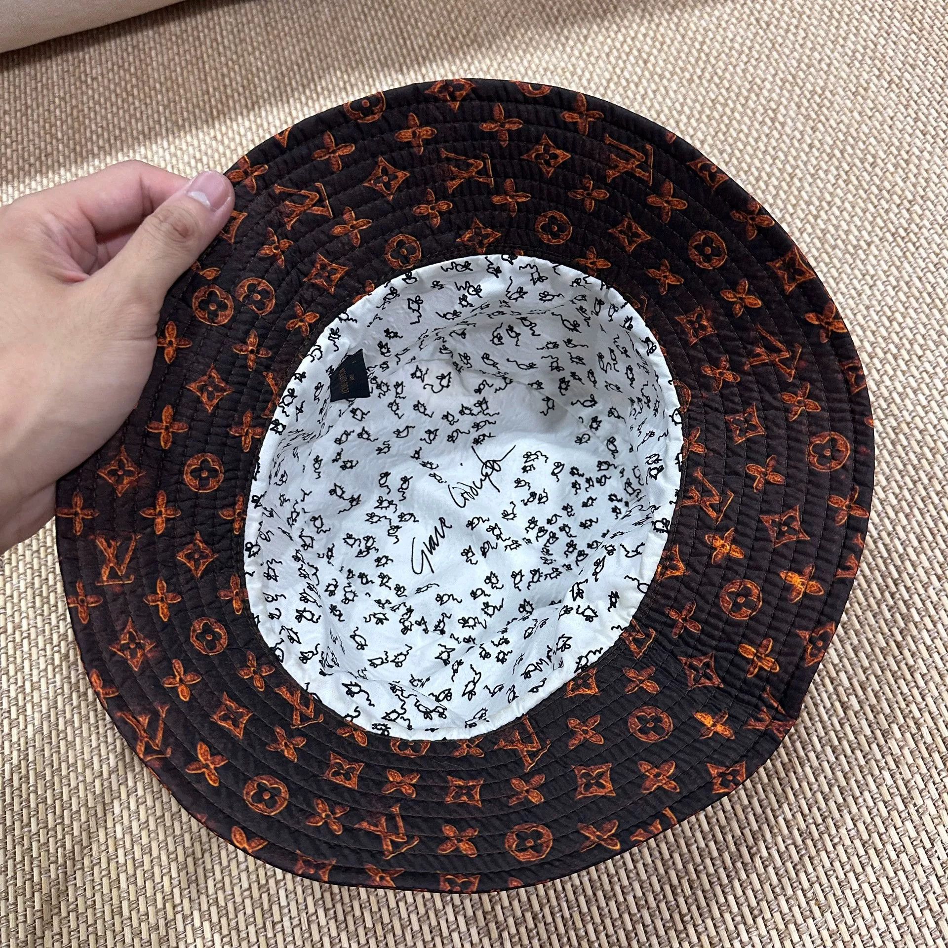 Louis Vuitton Louis Vuitton Graffiti Printed Fisherman Hat Size ONE SIZE - 3 Thumbnail