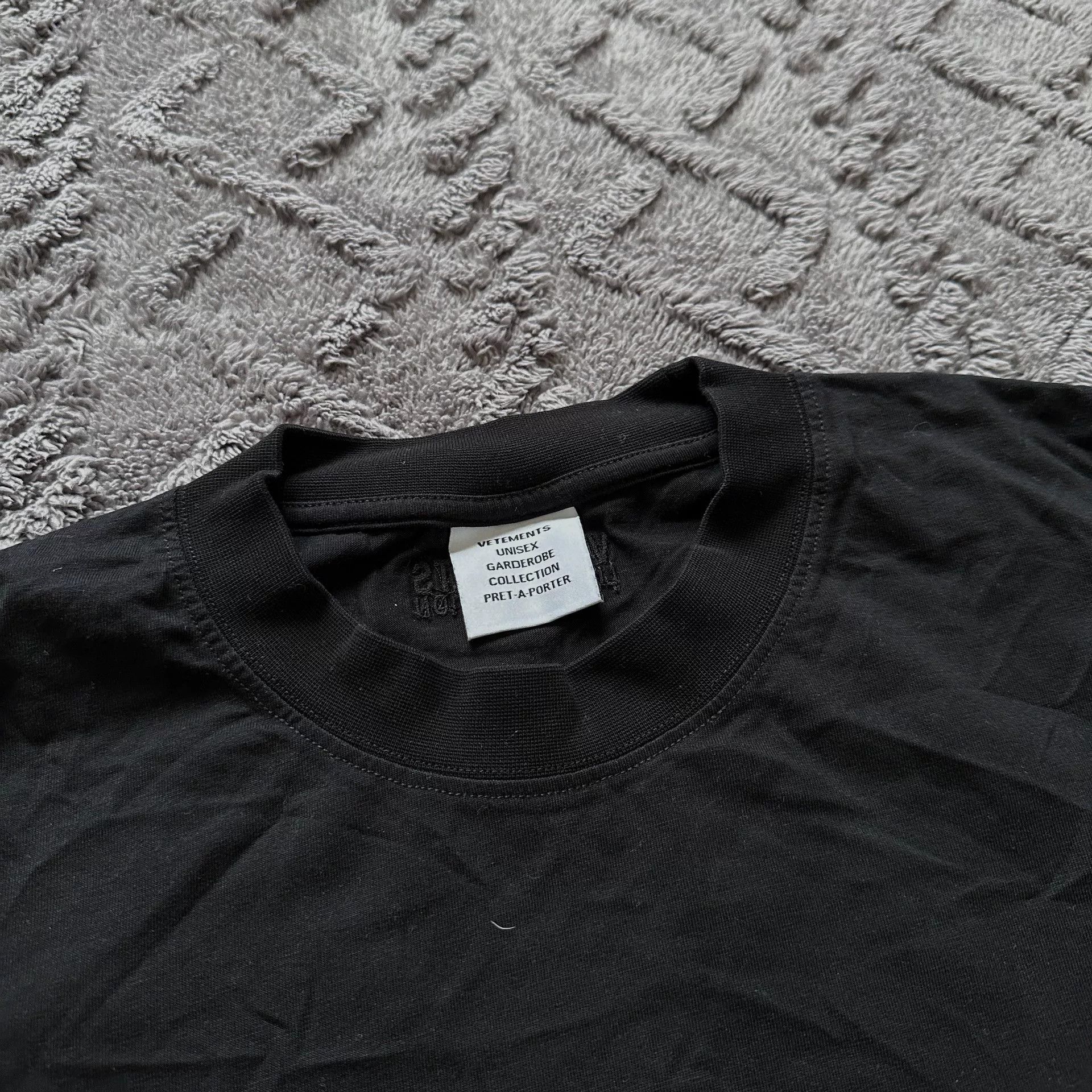 Vetements Vetements 5G Network Foamed Logo Tee Size US M / EU 48-50 / 2 - 4 Thumbnail