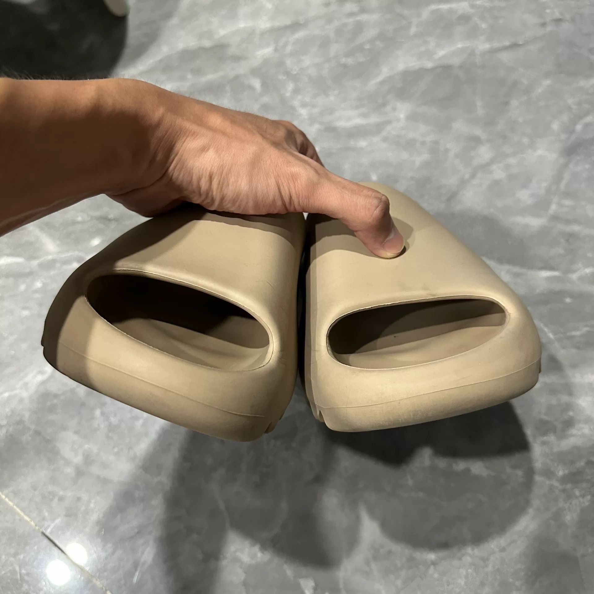 Yeezy Yeezy Slide Desert Color Slide Sandals Size US 7 / IT 37 - 3 Thumbnail