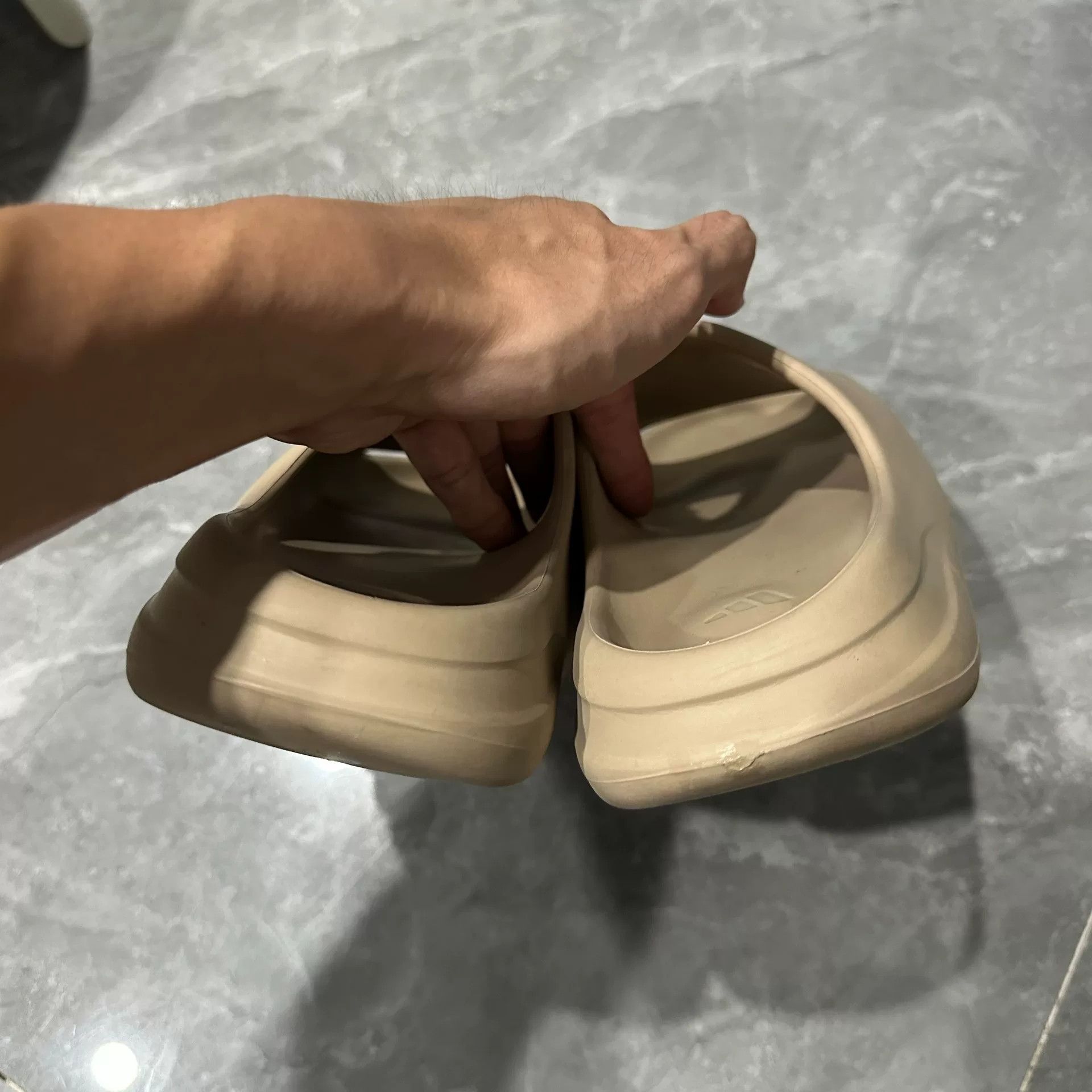Yeezy Yeezy Slide Desert Color Slide Sandals Size US 7 / IT 37 - 6 Thumbnail