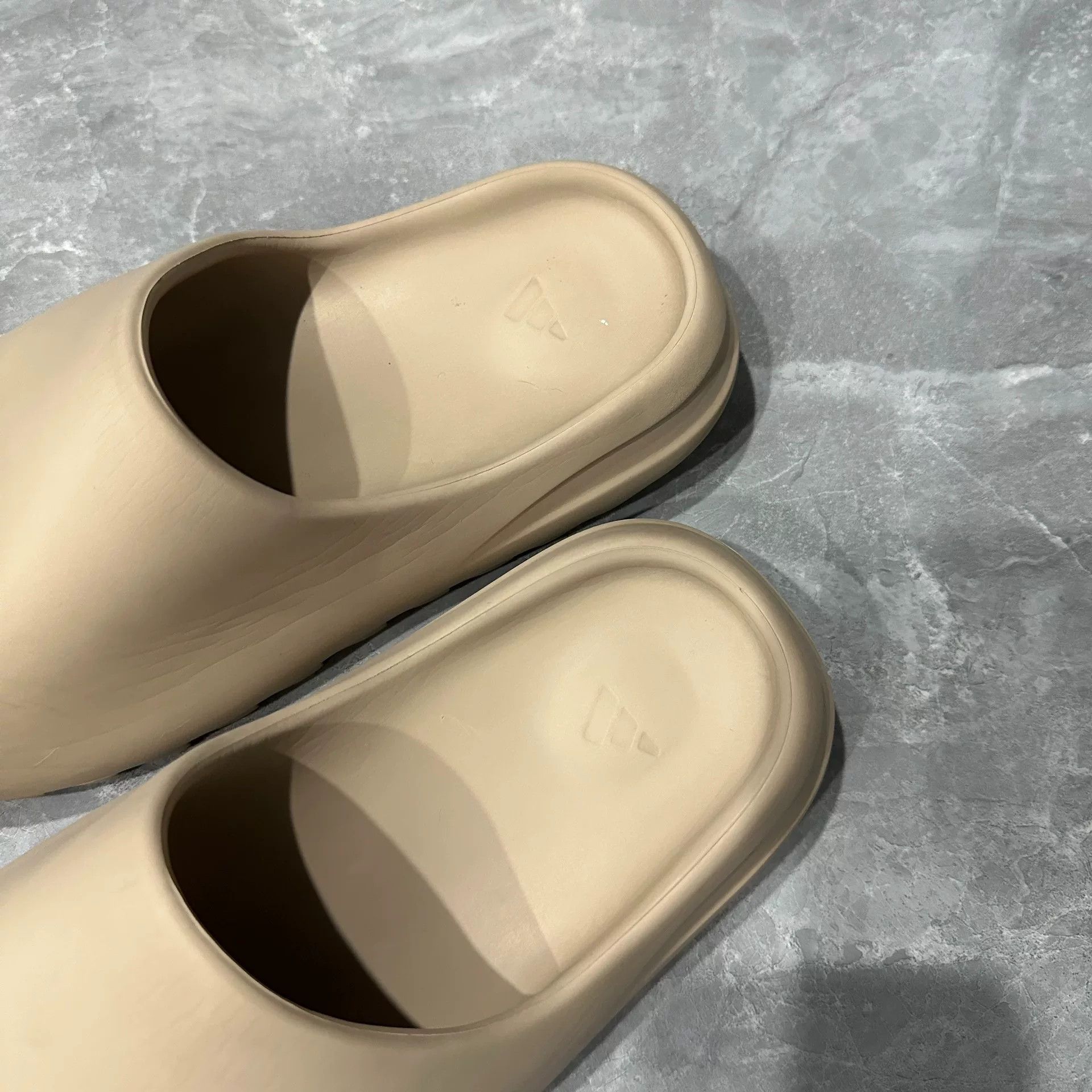 Yeezy Yeezy Slide Desert Color Slide Sandals Size US 7 / IT 37 - 5 Thumbnail