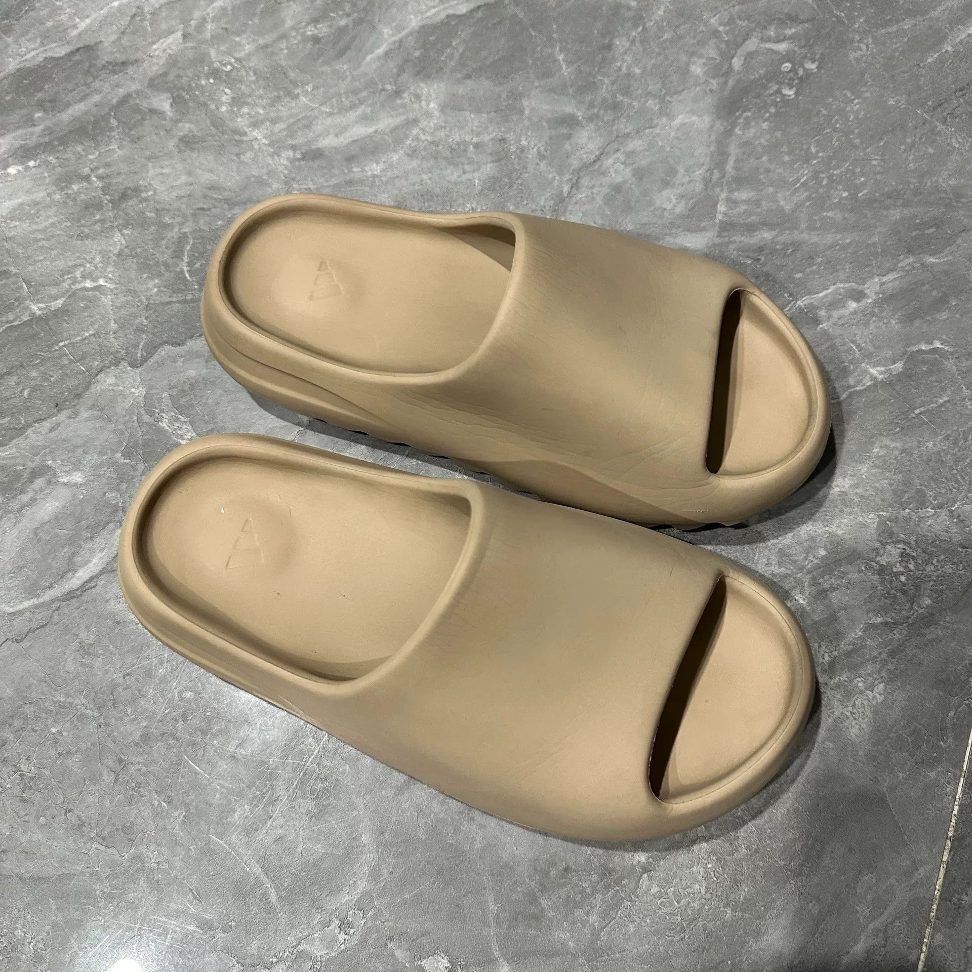 Yeezy Yeezy Slide Desert Color Slide Sandals Size US 7 / IT 37 - 2 Thumbnail