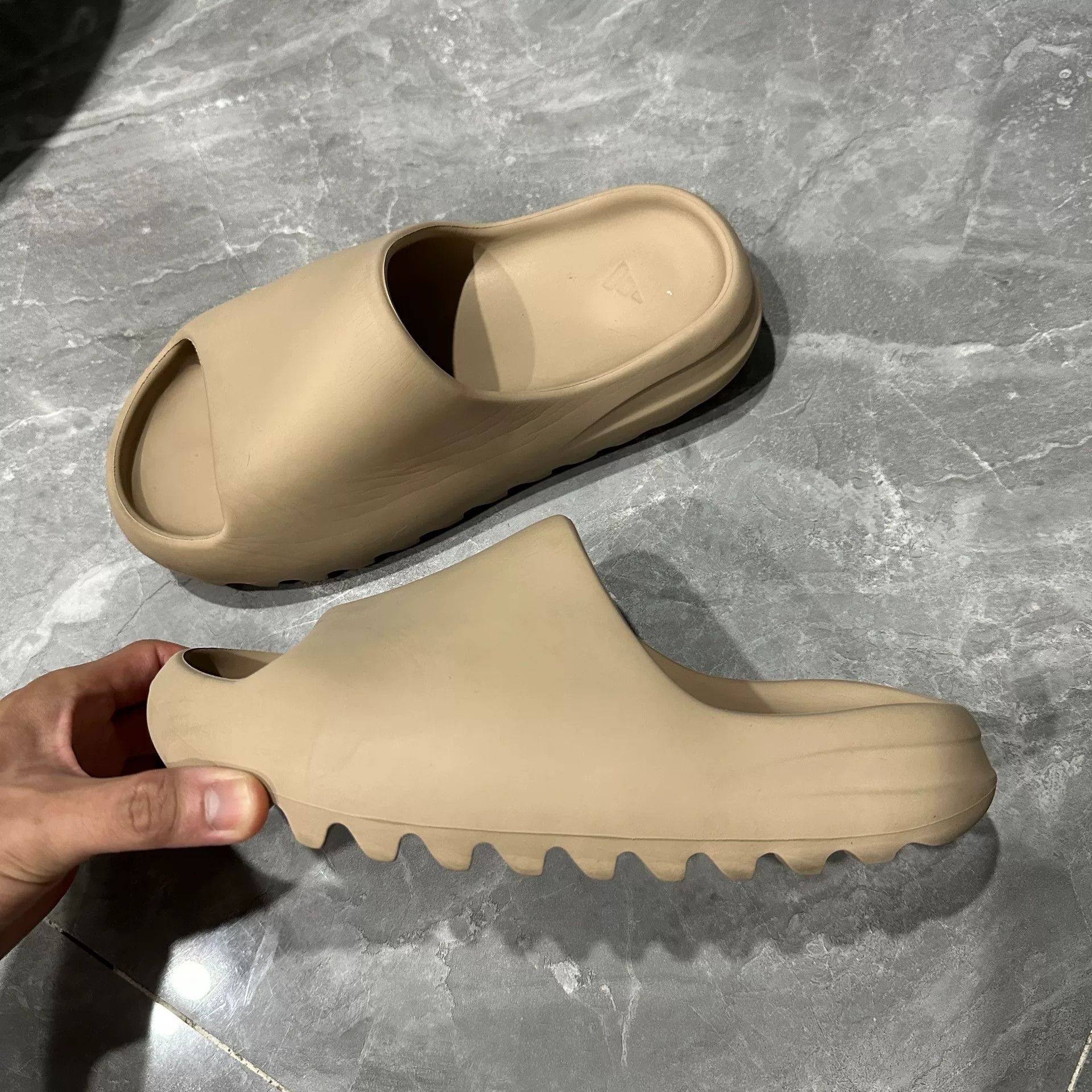 Yeezy Yeezy Slide Desert Color Slide Sandals Size US 7 / IT 37 - 4 Thumbnail