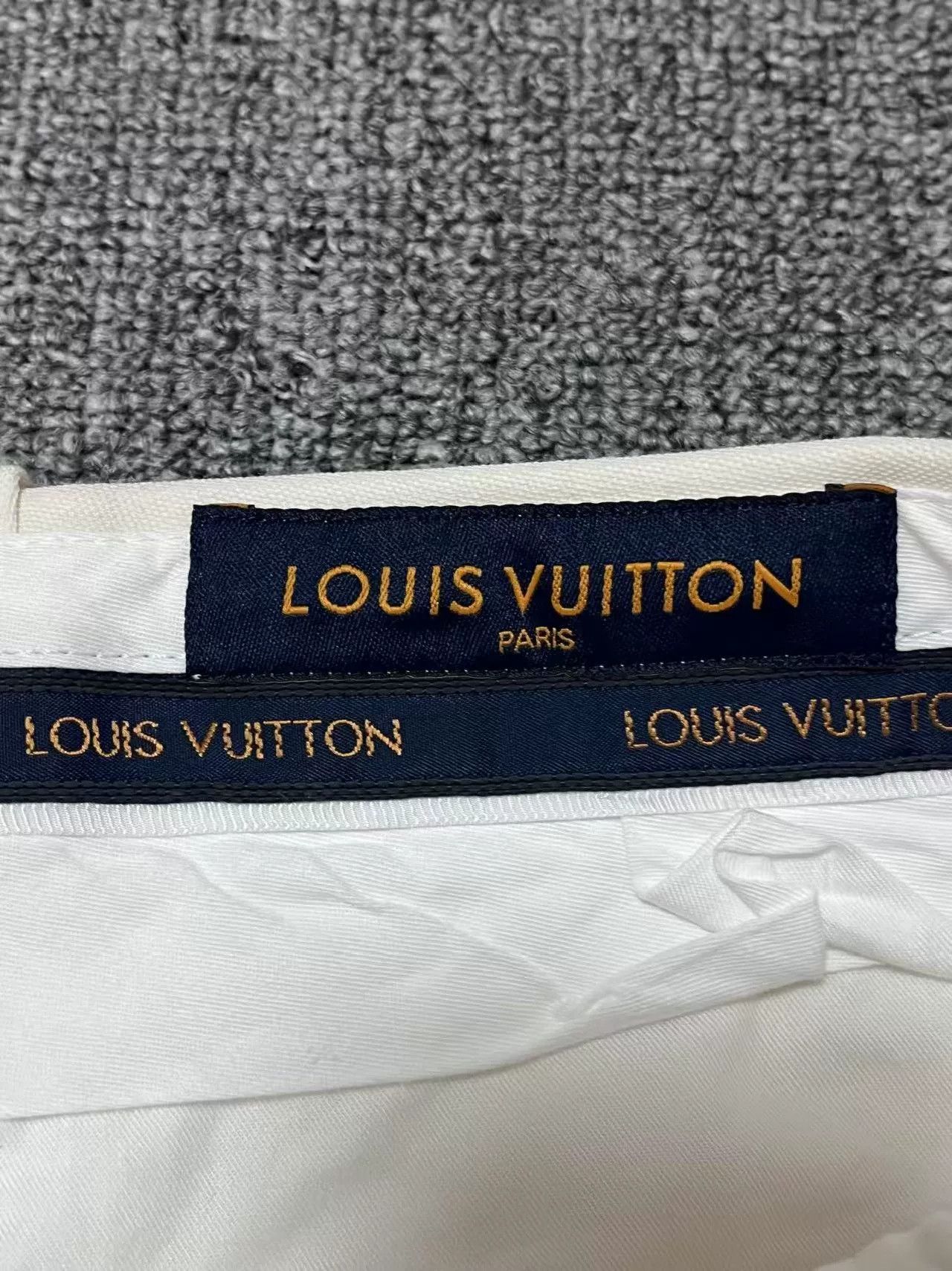 Louis Vuitton Louis Vuitton White Logo Accessory Shorts Size 42" / US 20 - 4 Thumbnail