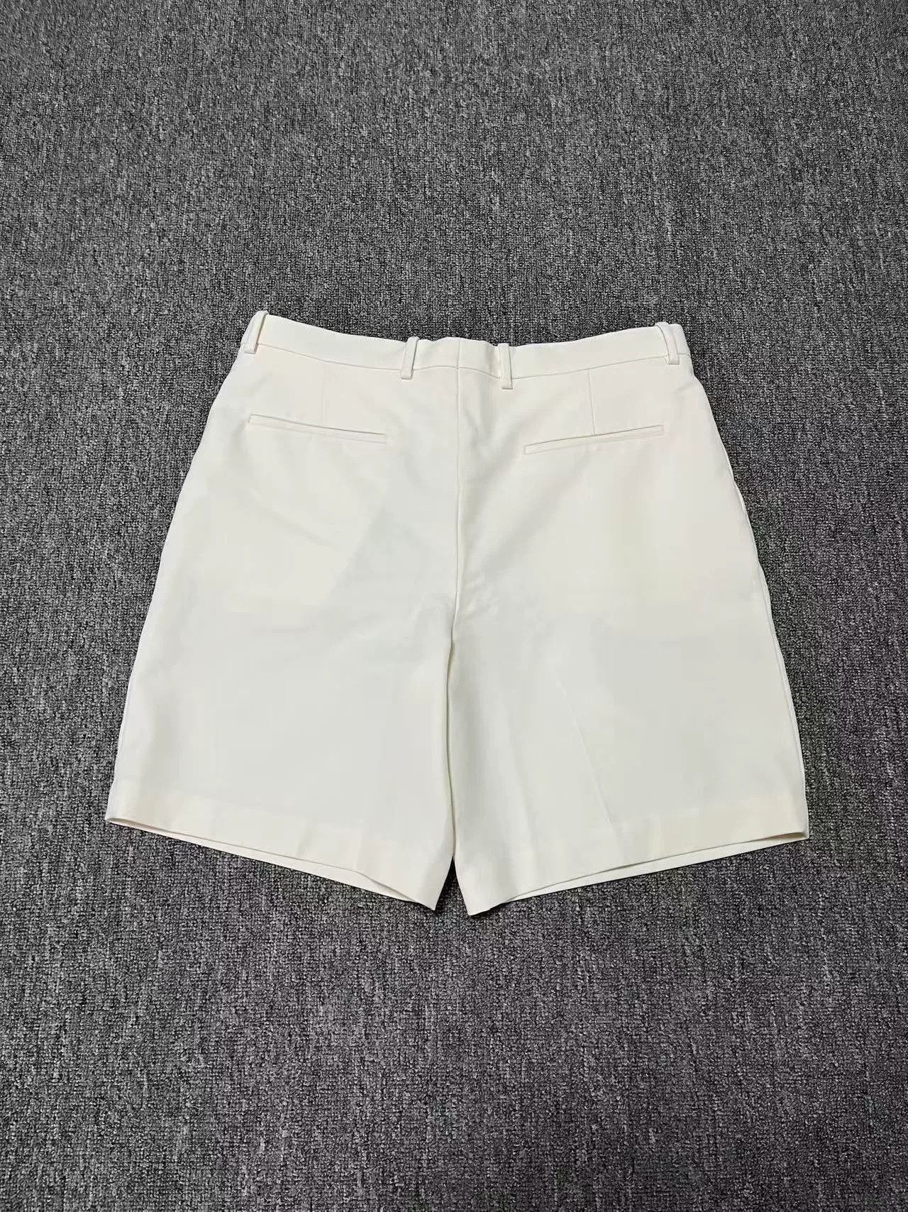 Louis Vuitton Louis Vuitton White Logo Accessory Shorts Size 42" / US 20 - 2 Thumbnail