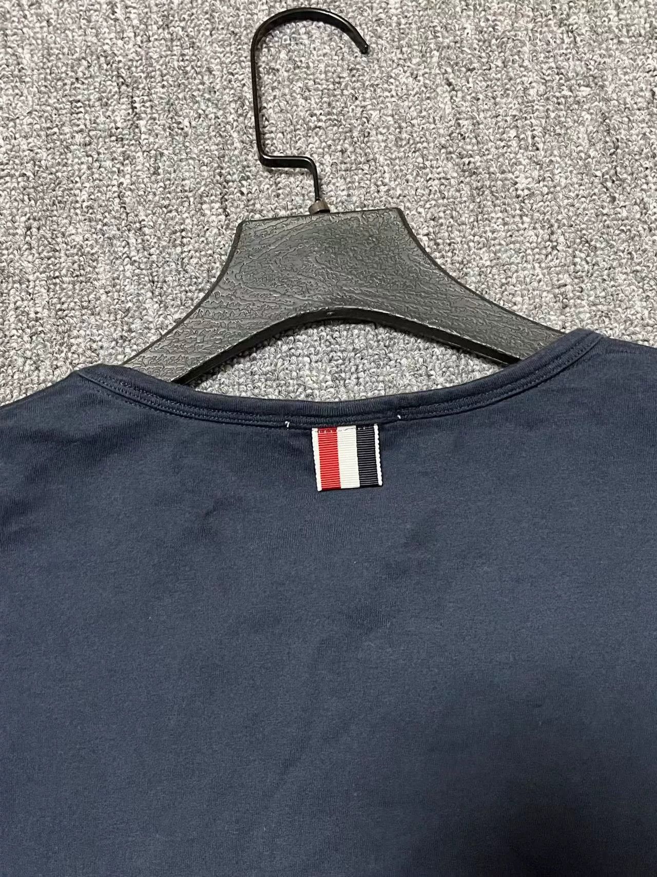 Thom Browne Thom Browne Navy Crew Neck T-Shirt Size US L / EU 52-54 / 3 - 3 Thumbnail