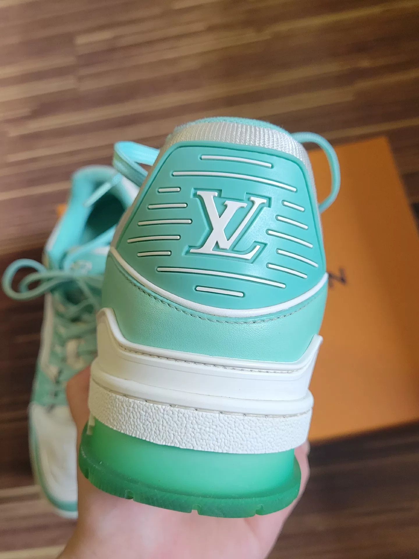 Louis Vuitton Louis Vuitton Tiffany Green Trainer Sneakers Size US 8 / EU 41 - 5 Thumbnail