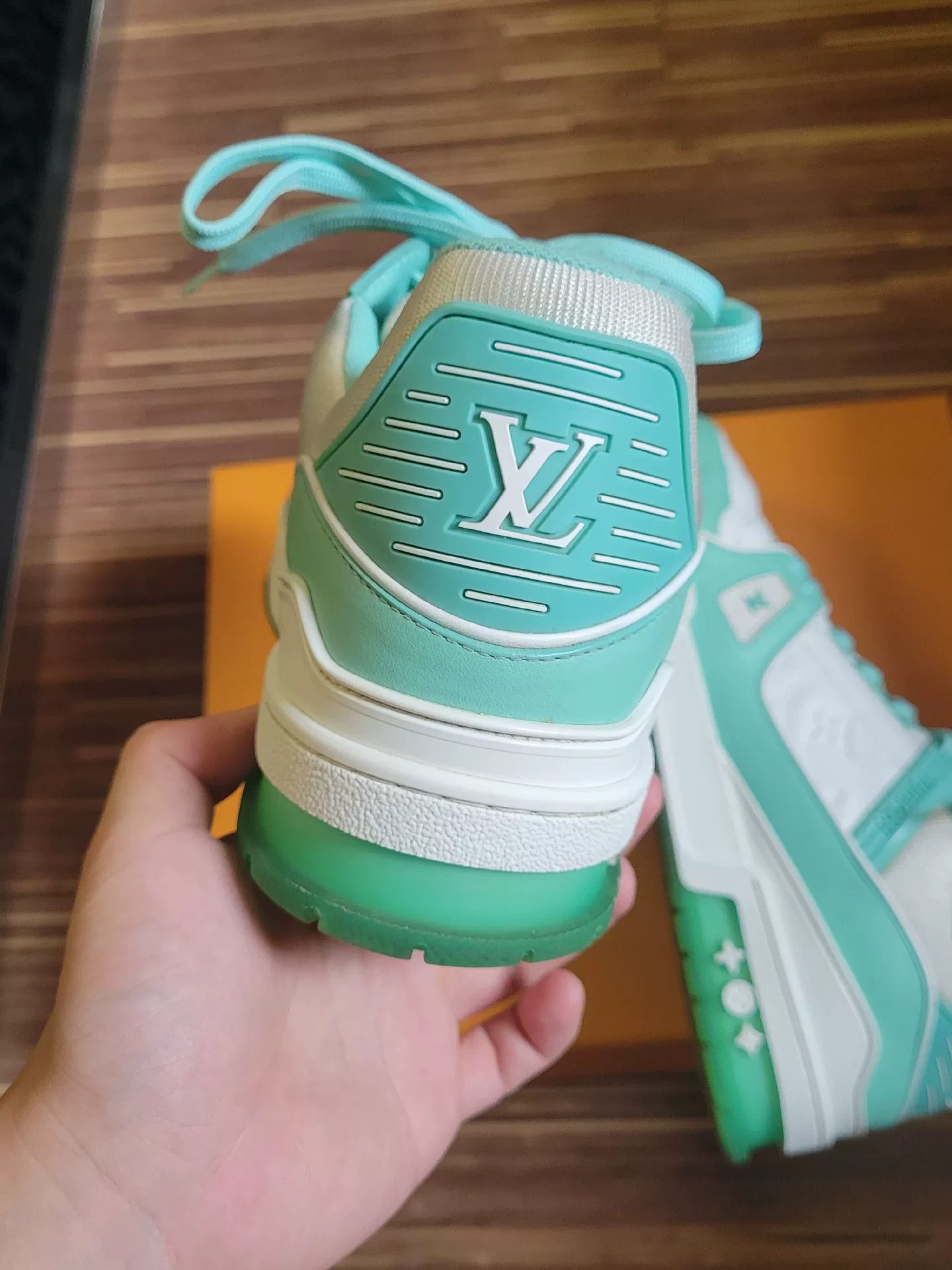 Louis Vuitton Louis Vuitton Tiffany Green Trainer Sneakers Size US 8 / EU 41 - 6 Thumbnail