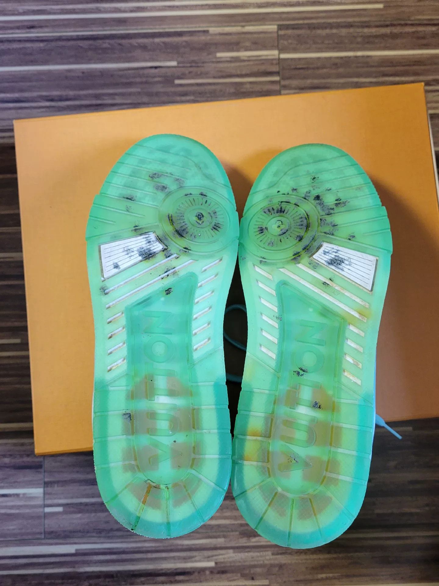 Louis Vuitton Louis Vuitton Tiffany Green Trainer Sneakers Size US 8 / EU 41 - 7 Thumbnail
