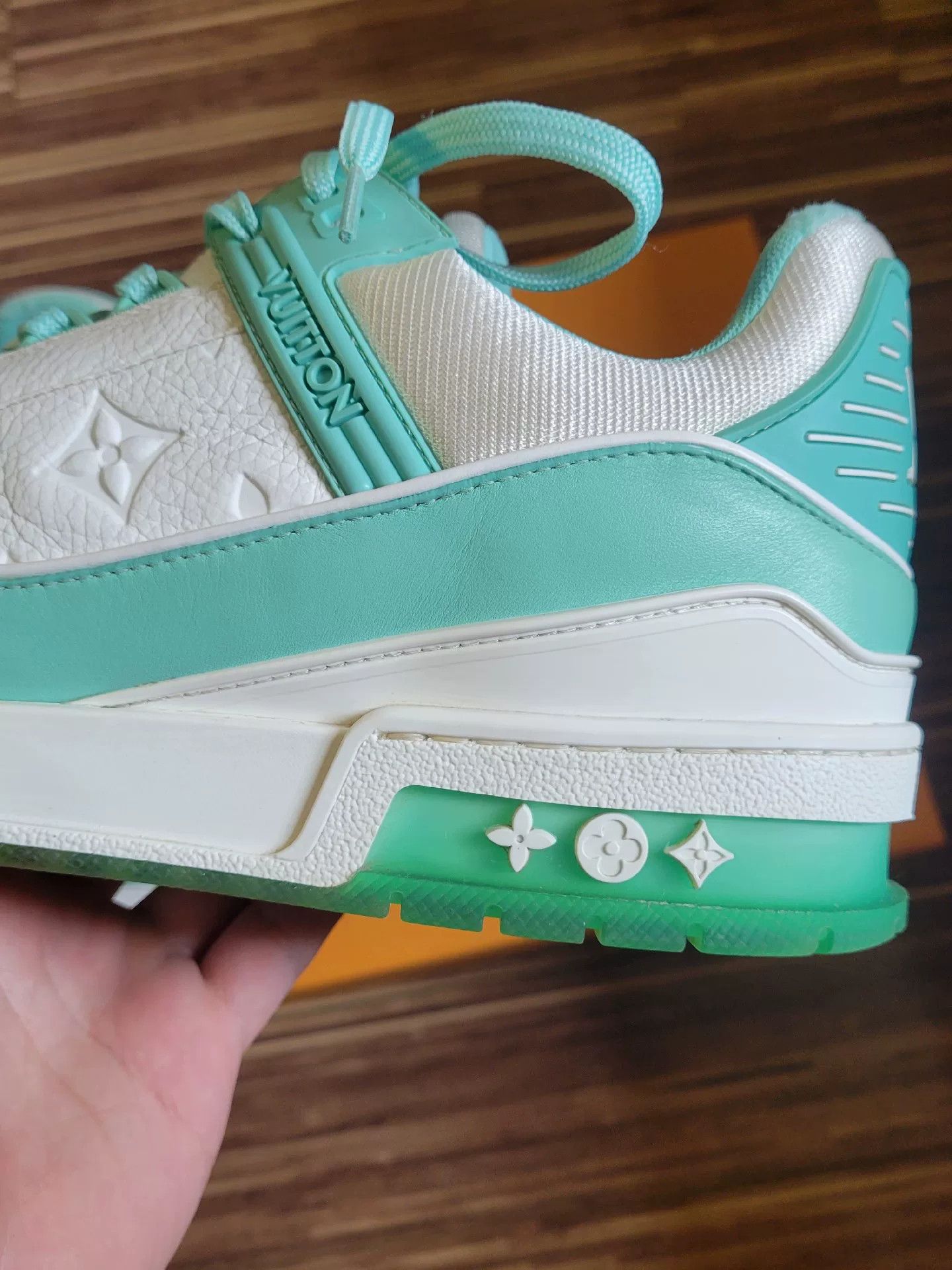 Louis Vuitton Louis Vuitton Tiffany Green Trainer Sneakers Size US 8 / EU 41 - 4 Thumbnail
