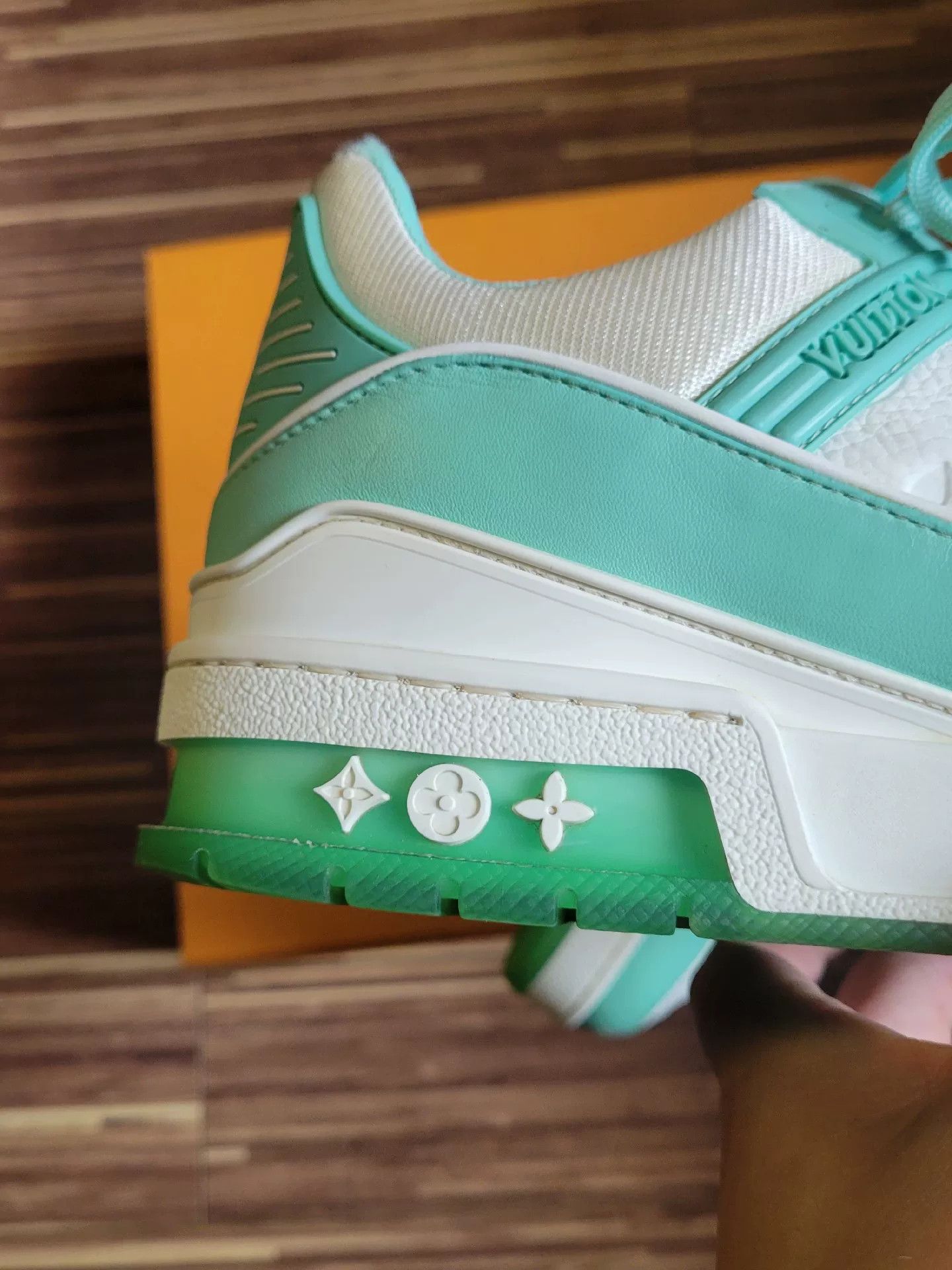 Louis Vuitton Louis Vuitton Tiffany Green Trainer Sneakers Size US 8 / EU 41 - 3 Thumbnail