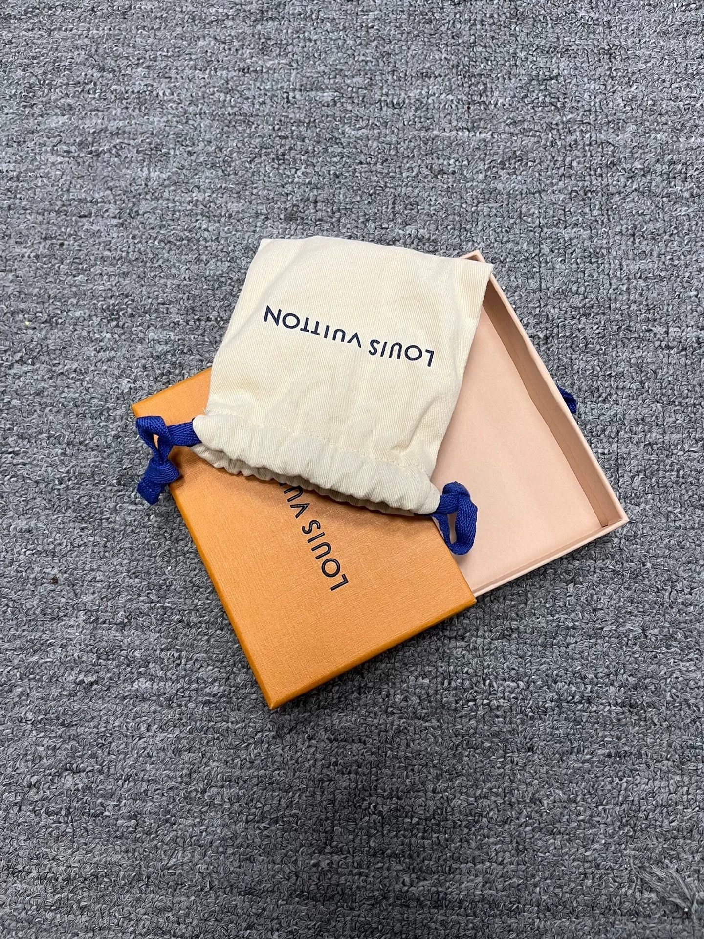 Louis Vuitton Louis Vuitton Brown Monogram Calfskin Bracelet Size ONE SIZE - 4 Thumbnail