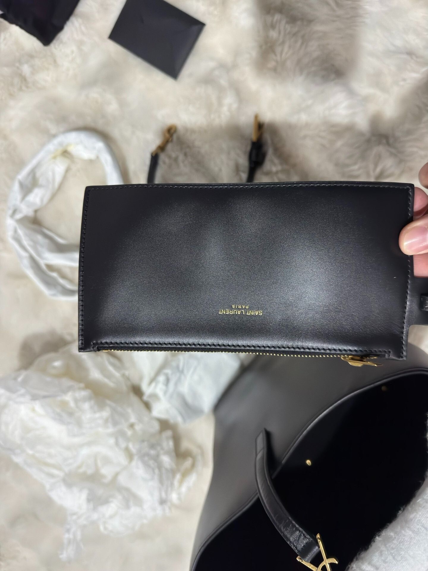 Yves Saint Laurent YSL Le37 Large Calfskin Bucket Hobo Size ONE SIZE - 7 Thumbnail