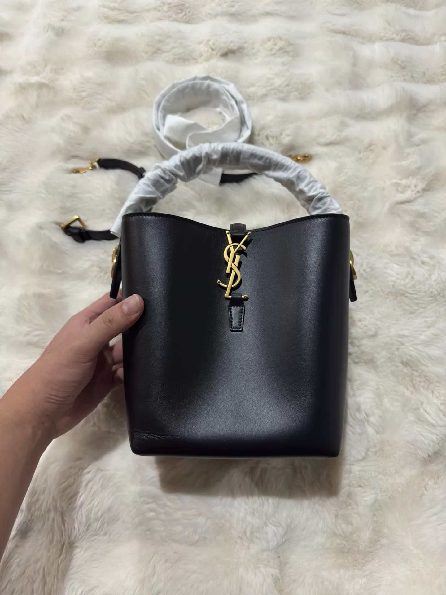 Yves Saint Laurent Saint Laurent Le37 Hobo Bag Size ONE SIZE - 2 Thumbnail