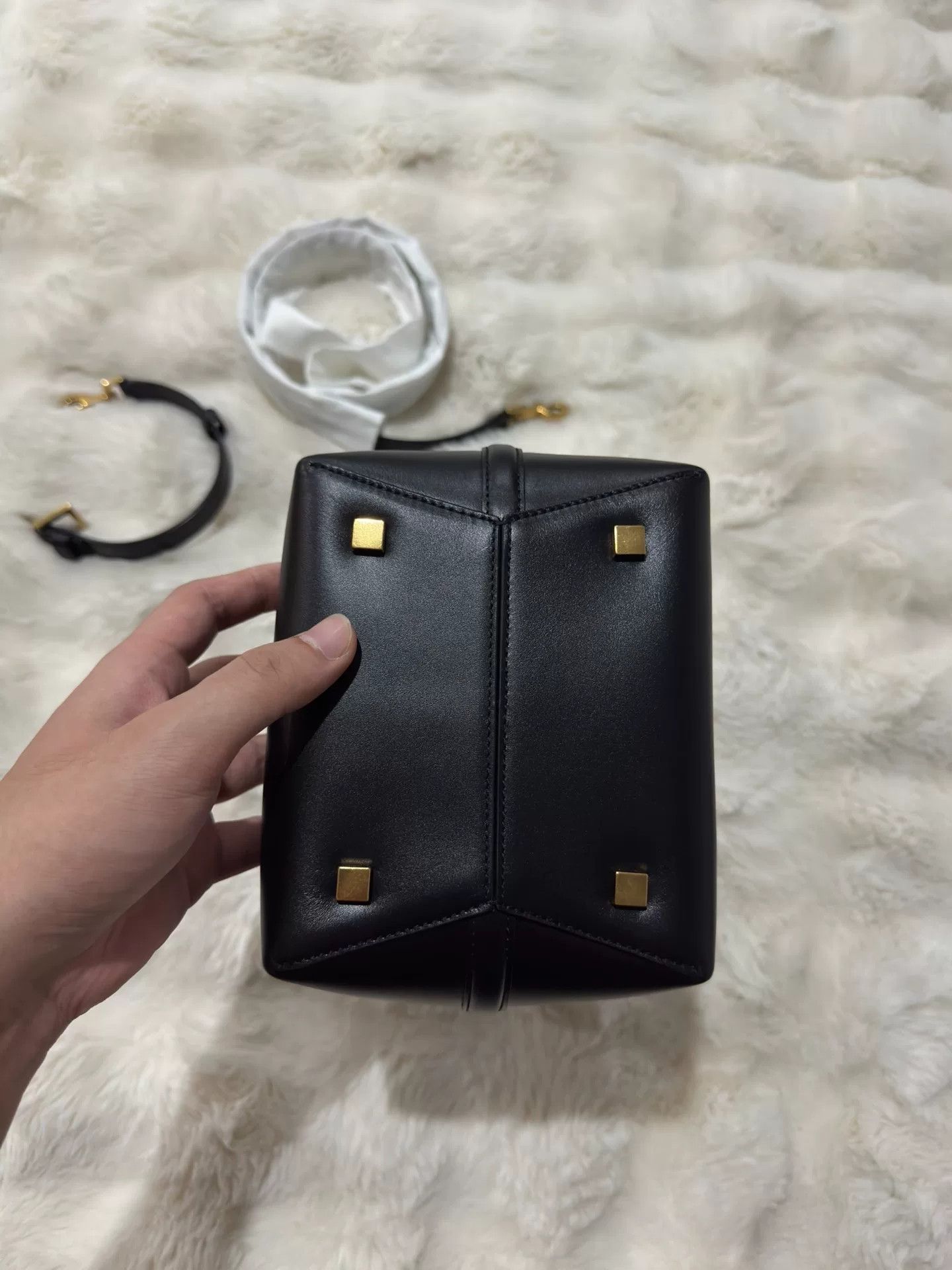 Yves Saint Laurent Saint Laurent Le37 Hobo Bag Size ONE SIZE - 4 Thumbnail