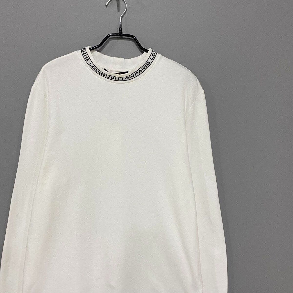 Louis Vuitton Louis Vuitton Logo Collar Long-Sleeve T-Shirt Size US M / EU 48-50 / 2 - 2 Thumbnail