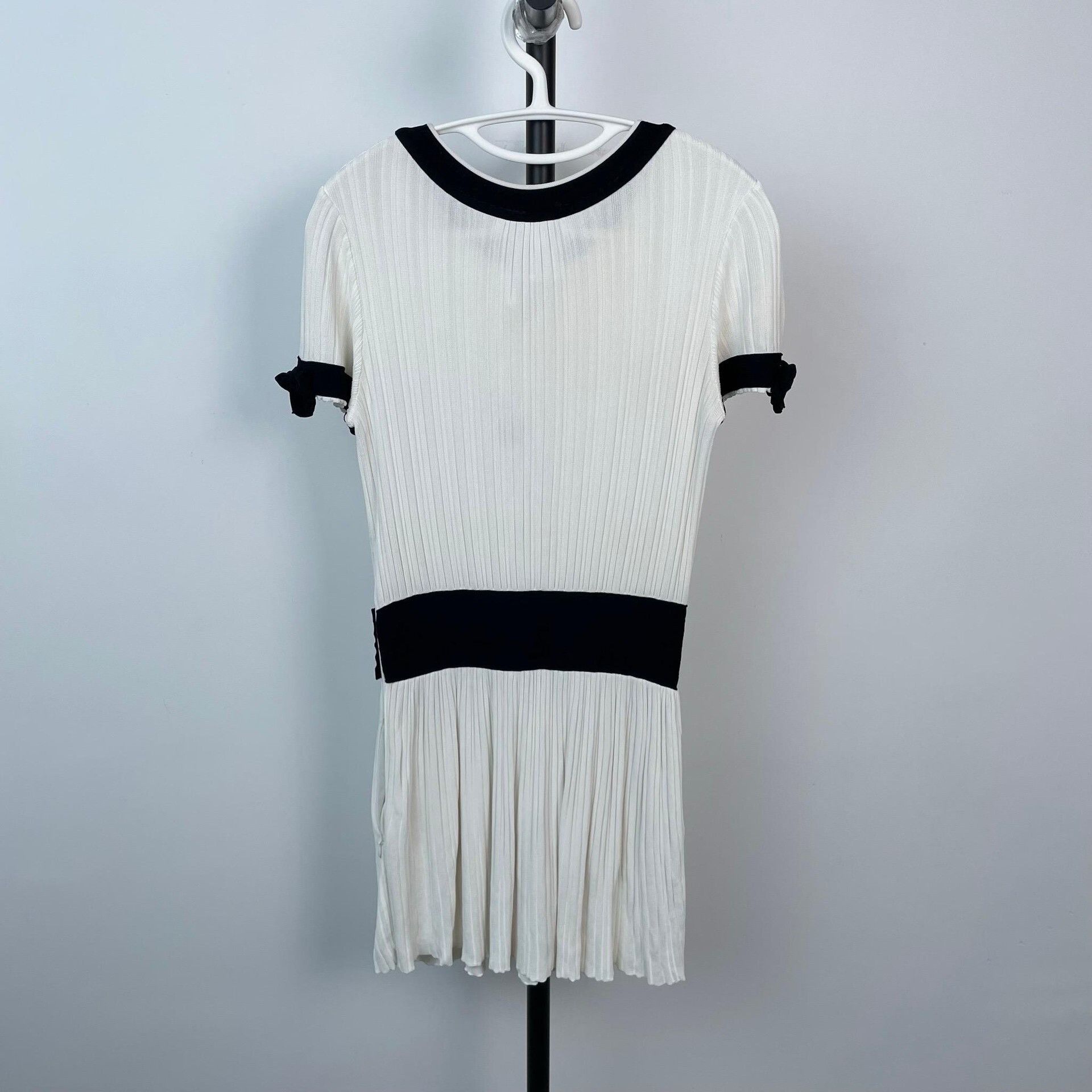 Chanel Chanel Black White Bow Pleated Dress Size XS / US 0-2 / IT 36-38 - 2 Thumbnail