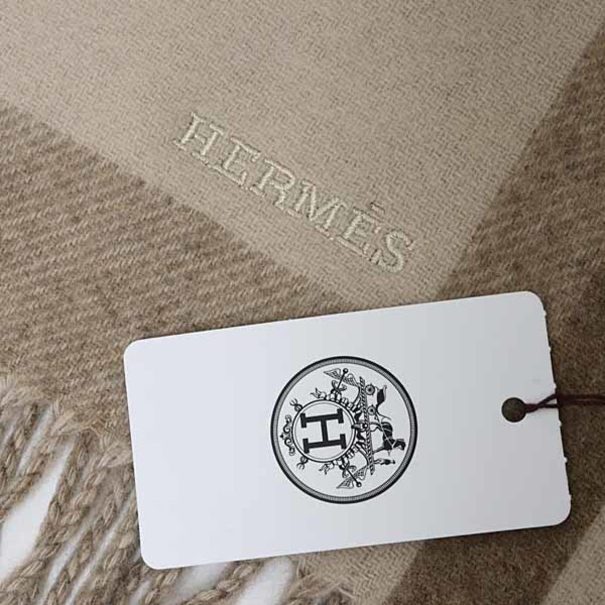 Hermes Hermes Cashmere Scarf "H Passant" Stole H393870T 07 Bicolor Cre/Marron Glace Beige Unused Size ONE SIZE - 4 Thumbnail