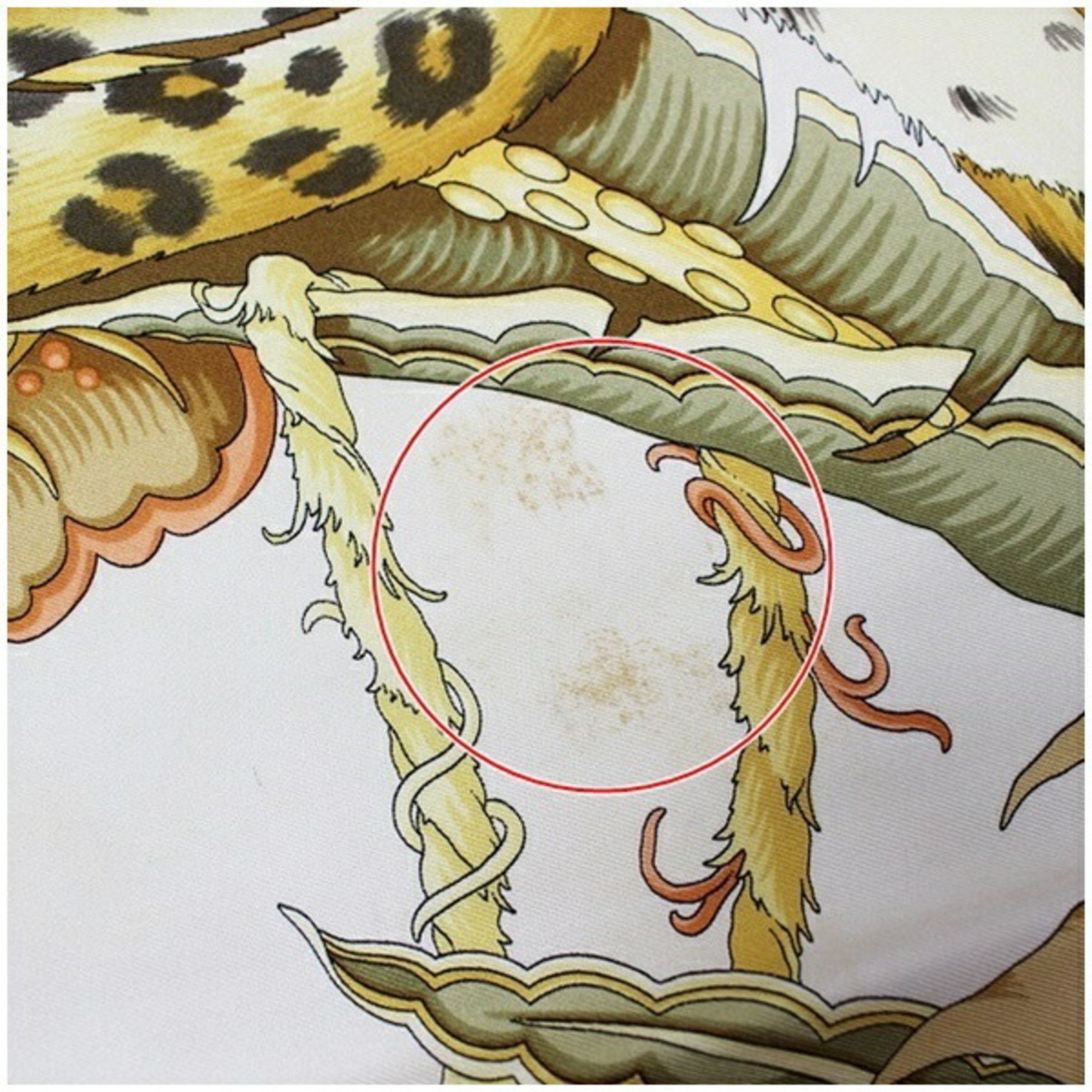 Salvatore Ferragamo Salvatore Ferragamo Women's Scarf/Muffler in Beige and Cream with Animal Print Size ONE SIZE - 6 Thumbnail