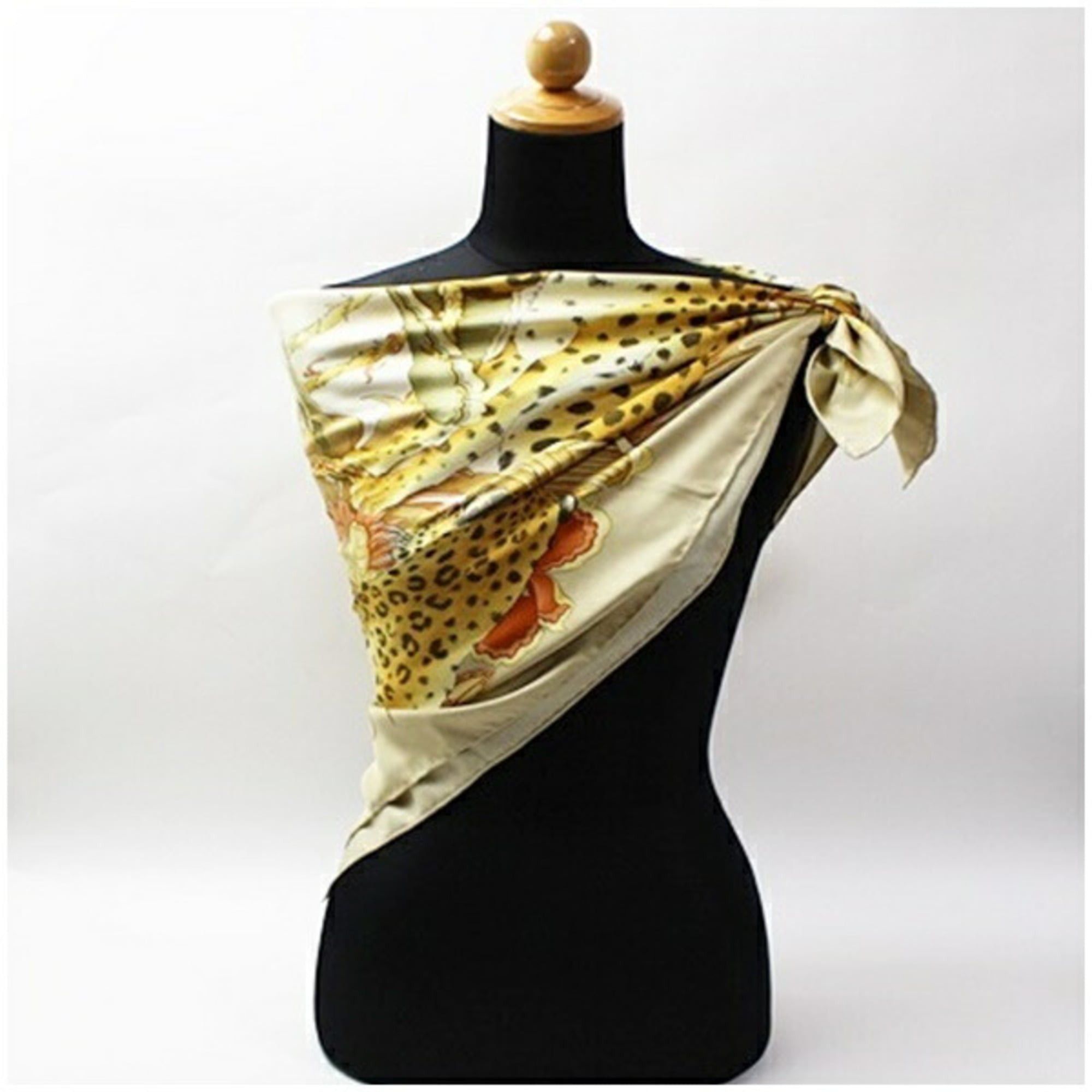 Salvatore Ferragamo Salvatore Ferragamo Women's Scarf/Muffler in Beige and Cream with Animal Print Size ONE SIZE - 3 Thumbnail