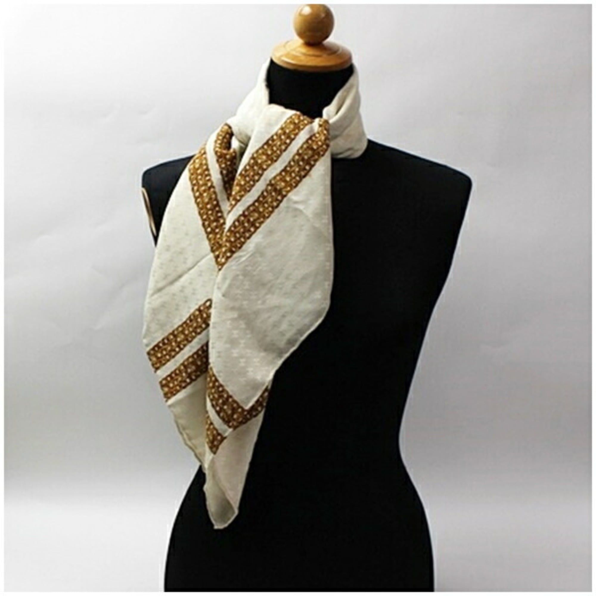 Chanel CHANEL scarf/muffler in white and gold with a chain pattern for women Size ONE SIZE - 3 Thumbnail