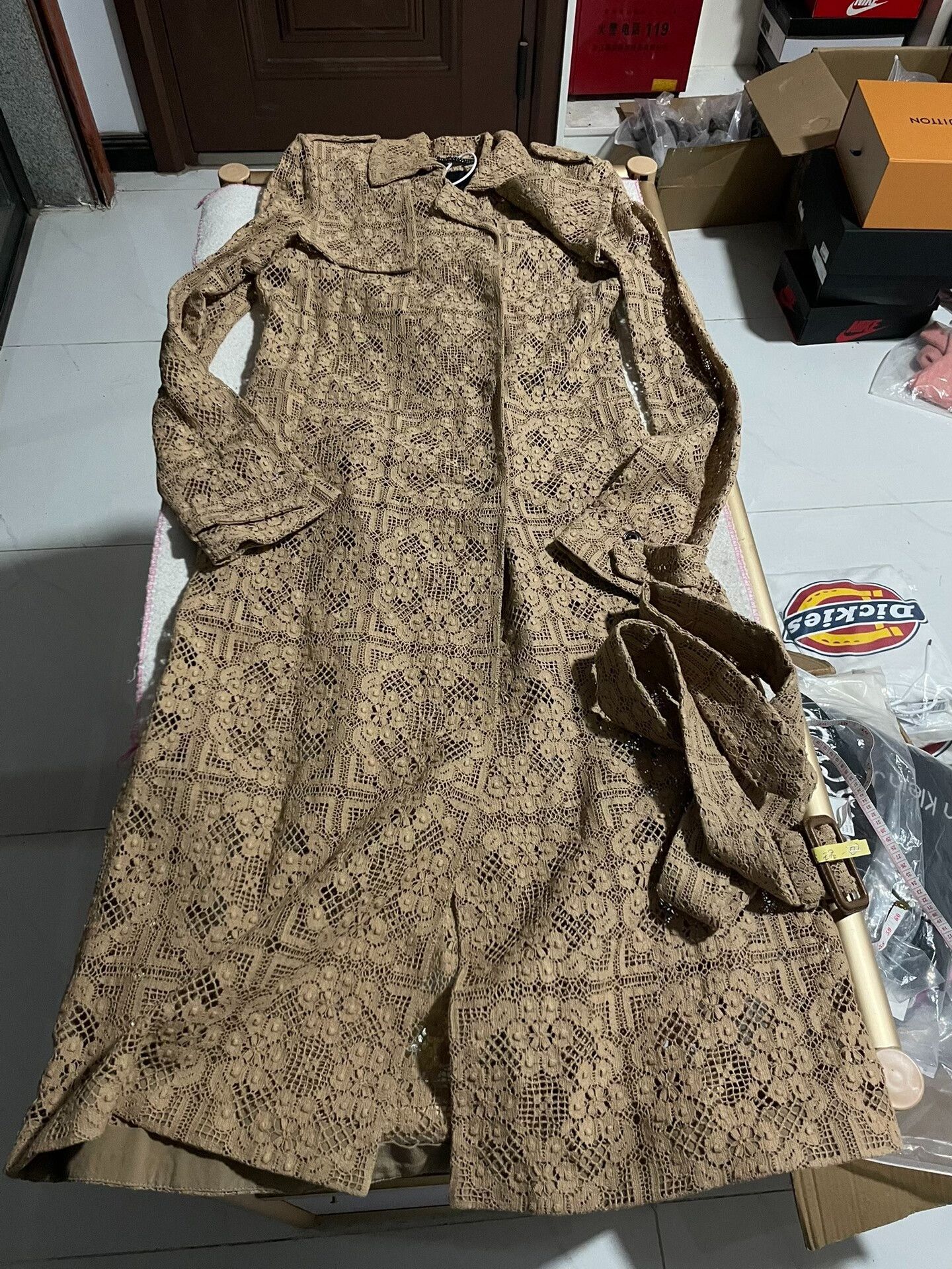 Burberry Burberry Women's Hollow-Out Trench Coat Size S / US 4 / IT 40 - 2 Thumbnail