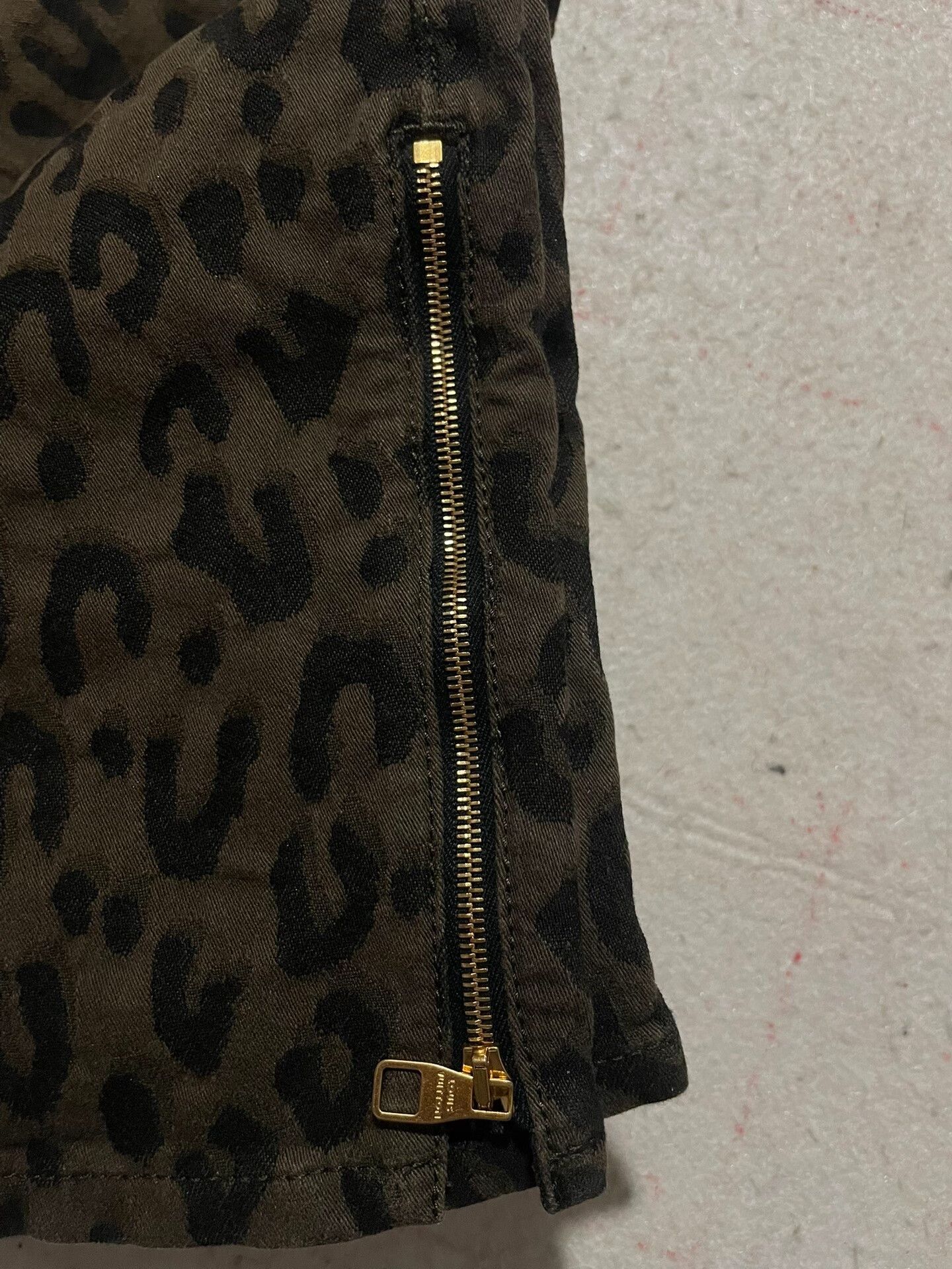 Louis Vuitton Louis Vuitton Leopard Print Jeans Size 28" / US 6 / IT 42 - 8 Thumbnail