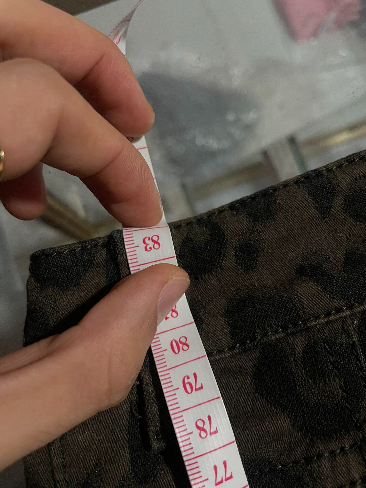 Louis Vuitton Louis Vuitton Leopard Print Jeans Size 28" / US 6 / IT 42 - 7 Thumbnail