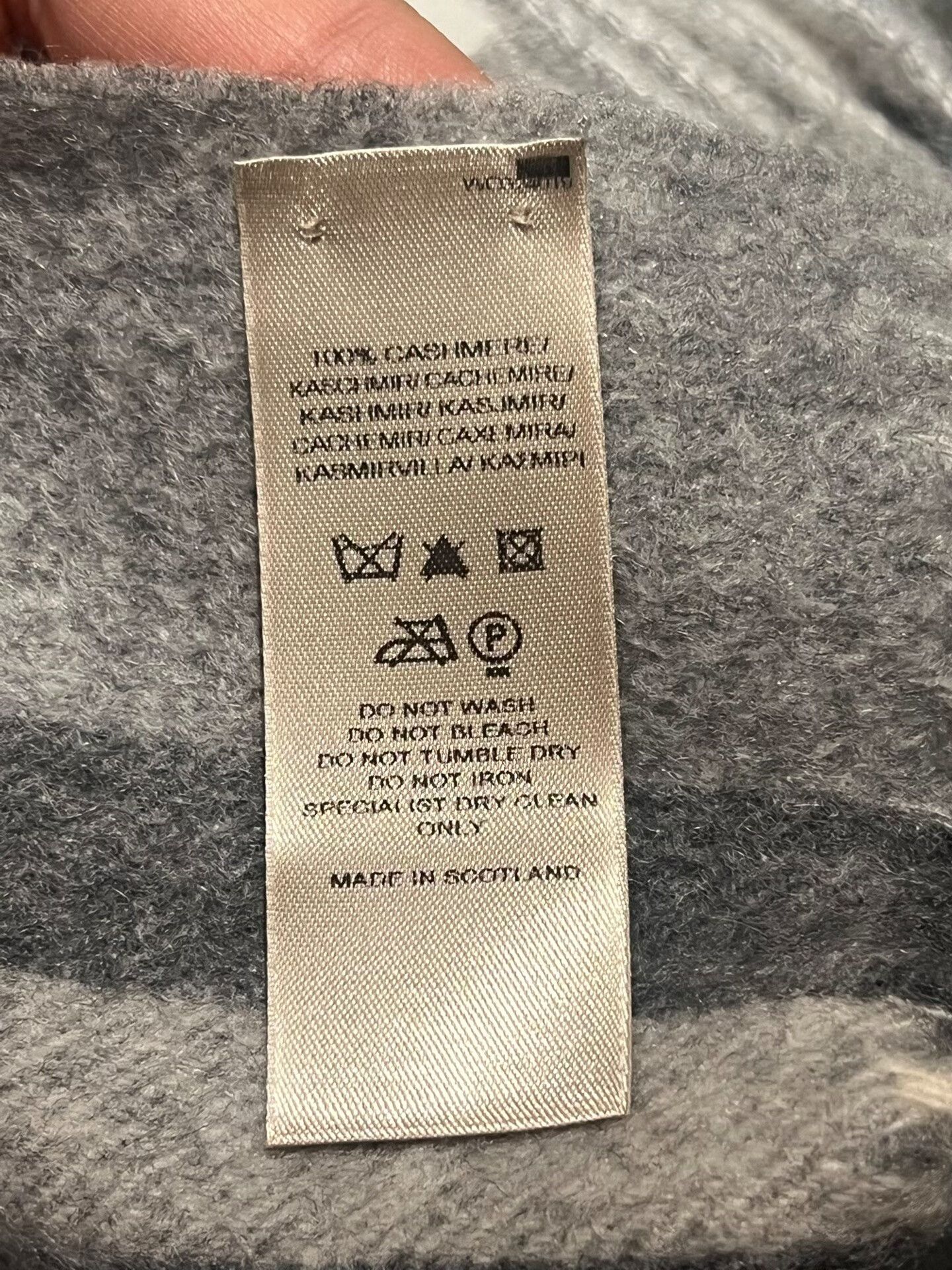 Burberry Burberry Classic Check Cashmere Scarf Size ONE SIZE - 4 Thumbnail