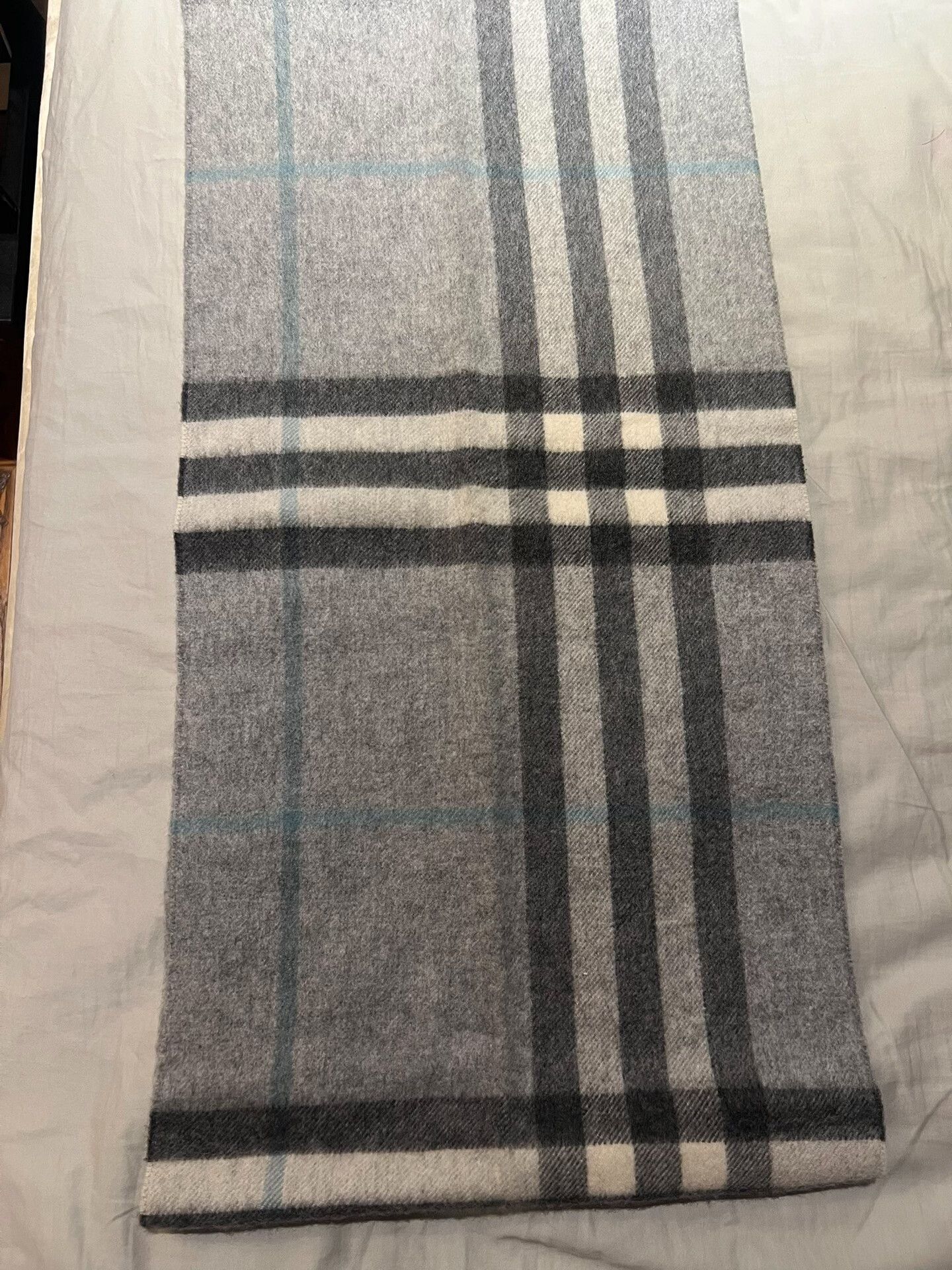 Burberry Burberry Classic Check Cashmere Scarf Size ONE SIZE - 2 Thumbnail