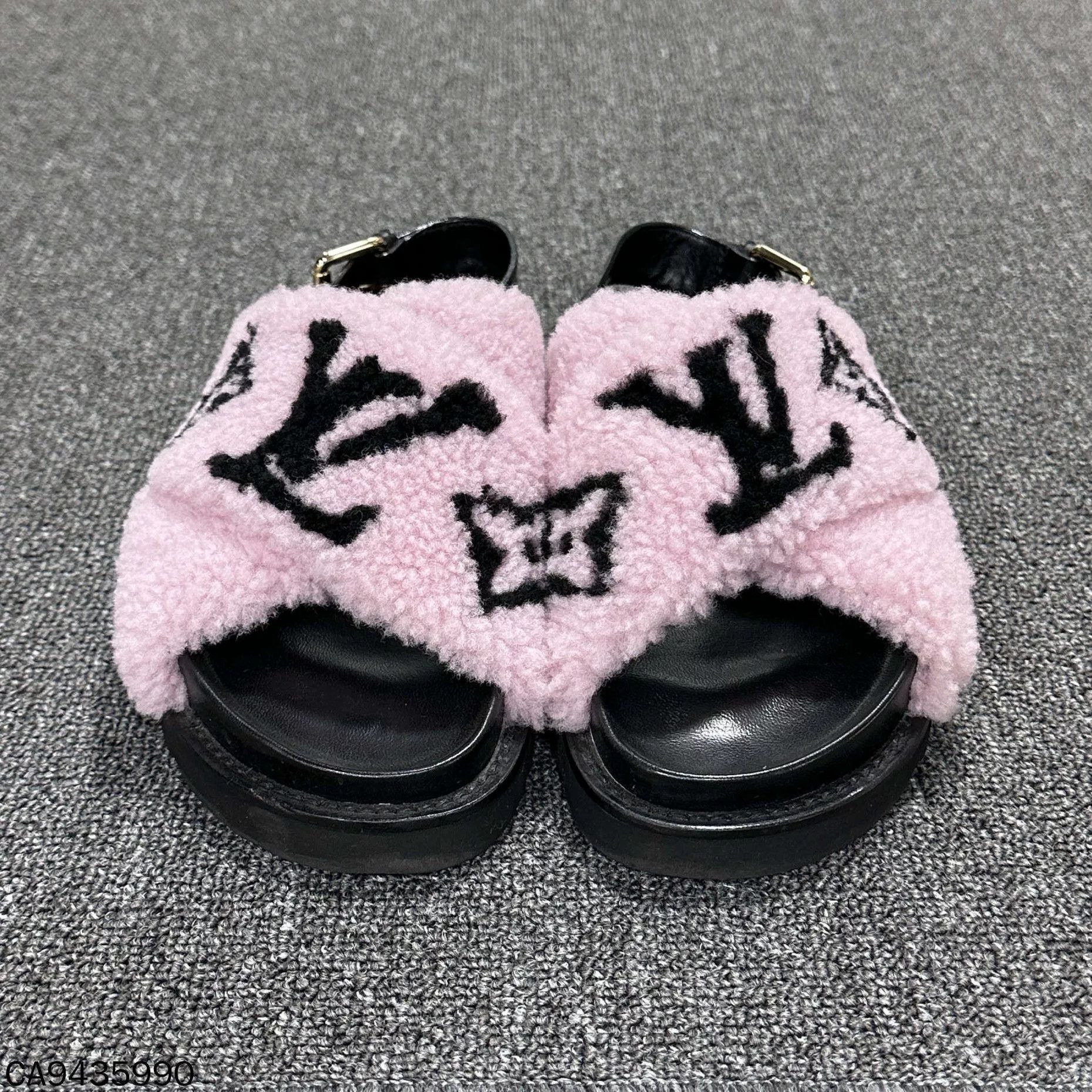 Louis Vuitton Louis Vuitton Pink Teddy Fur Sandals Size US 4 / IT 34 - 5 Thumbnail