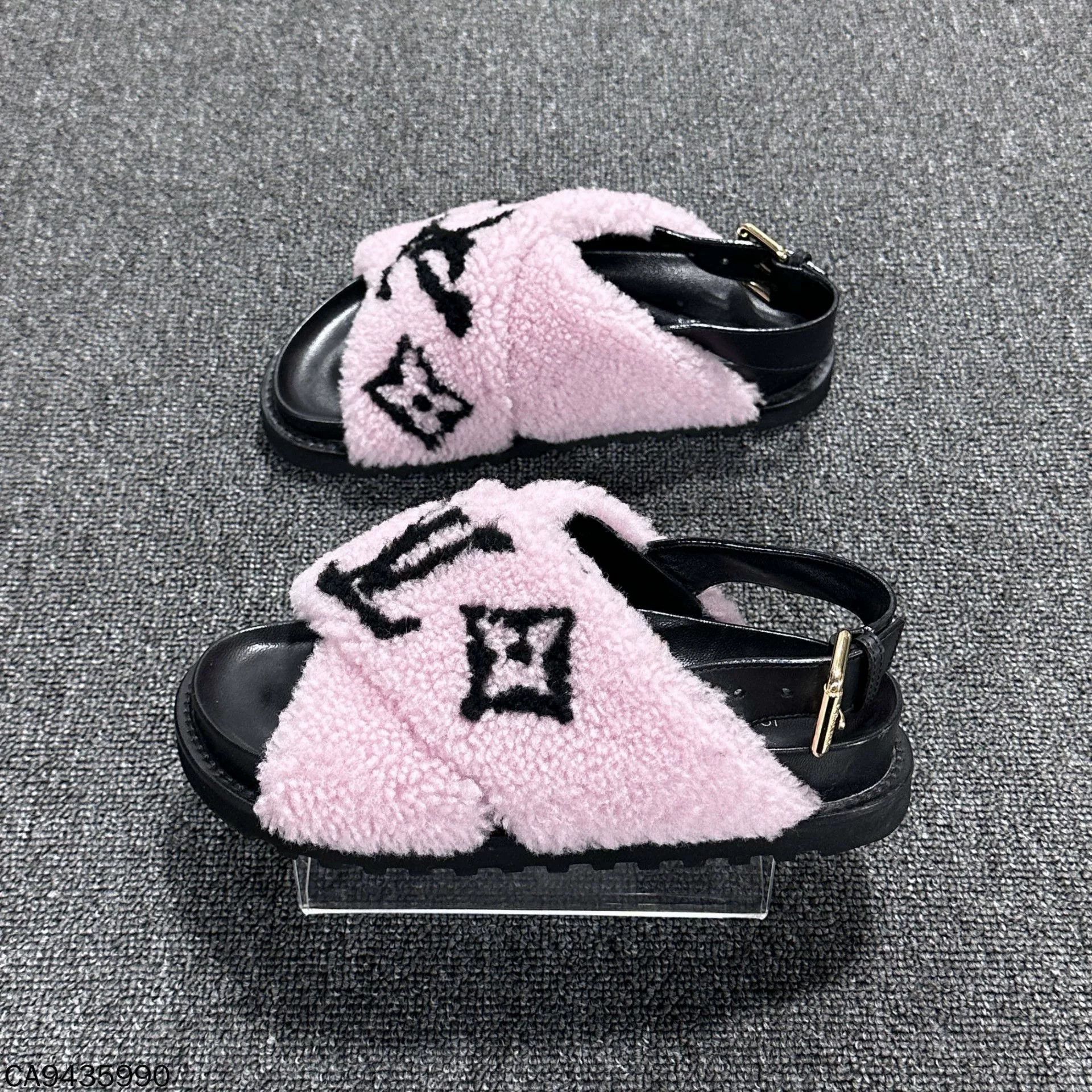 Louis Vuitton Louis Vuitton Pink Teddy Fur Sandals Size US 4 / IT 34 - 2 Thumbnail