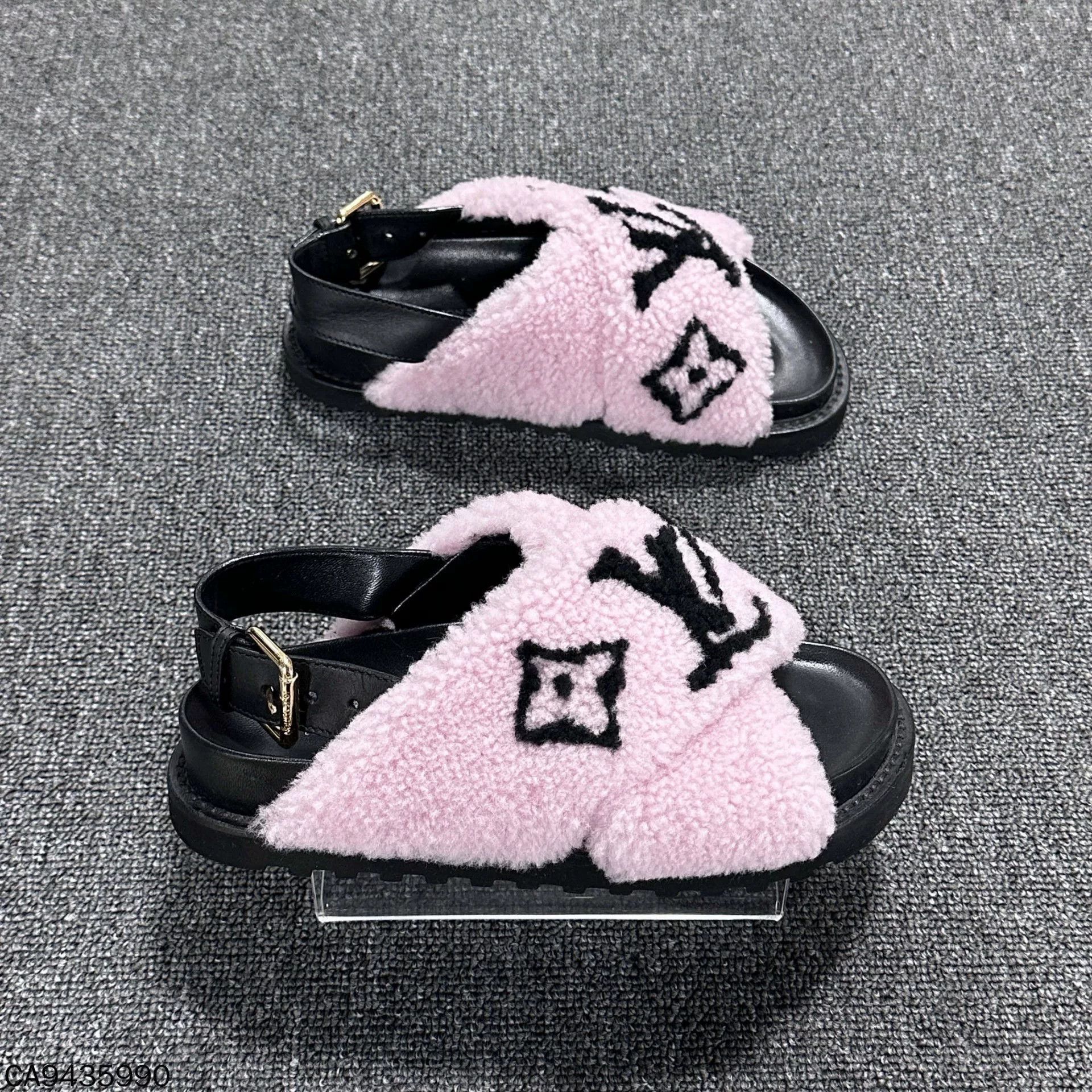 Louis Vuitton Louis Vuitton Pink Teddy Fur Sandals Size US 4 / IT 34 - 3 Thumbnail