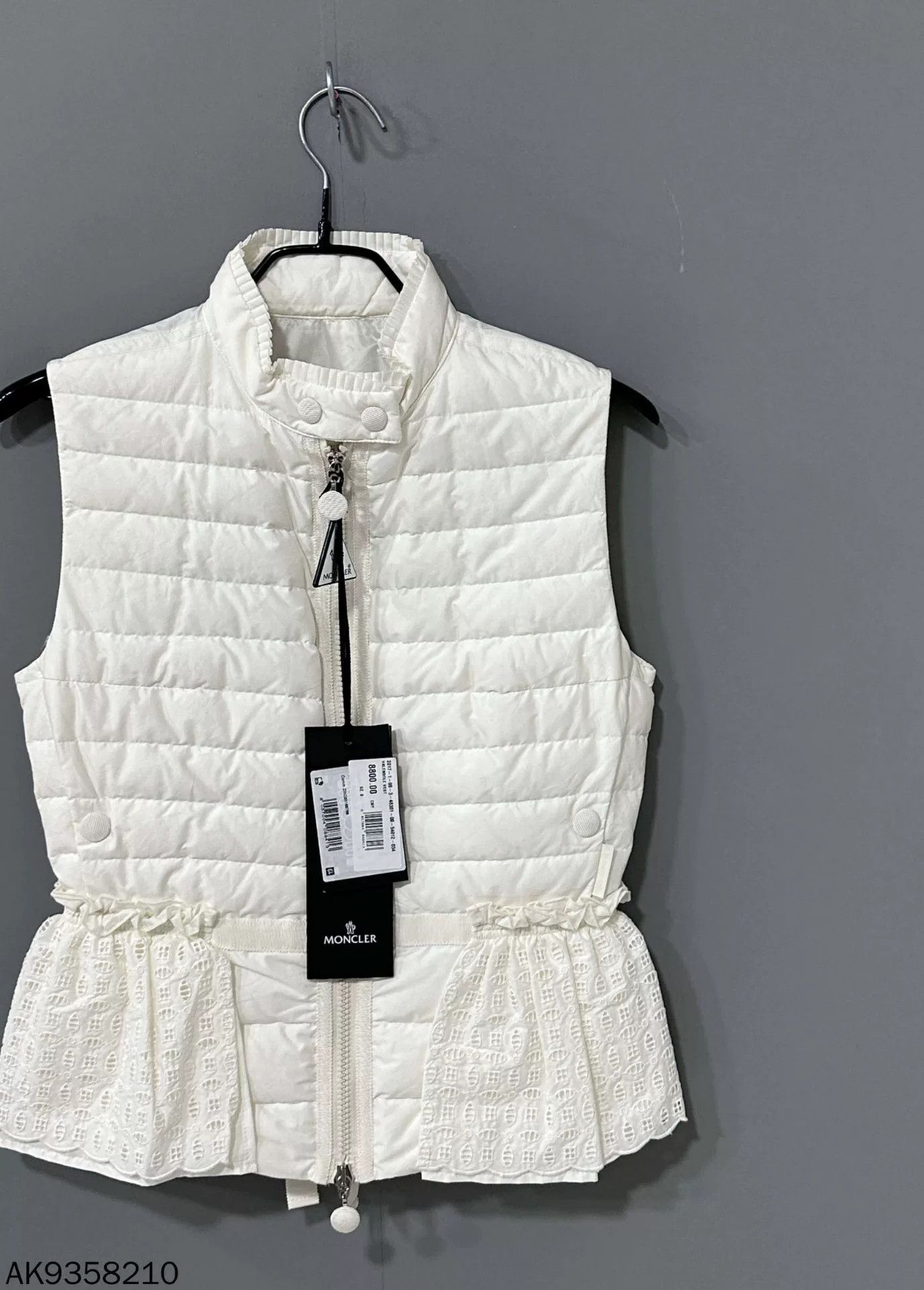 Moncler Ruffled Down Vest Moncler Size XS / US 0-2 / IT 36-38 - 2 Thumbnail
