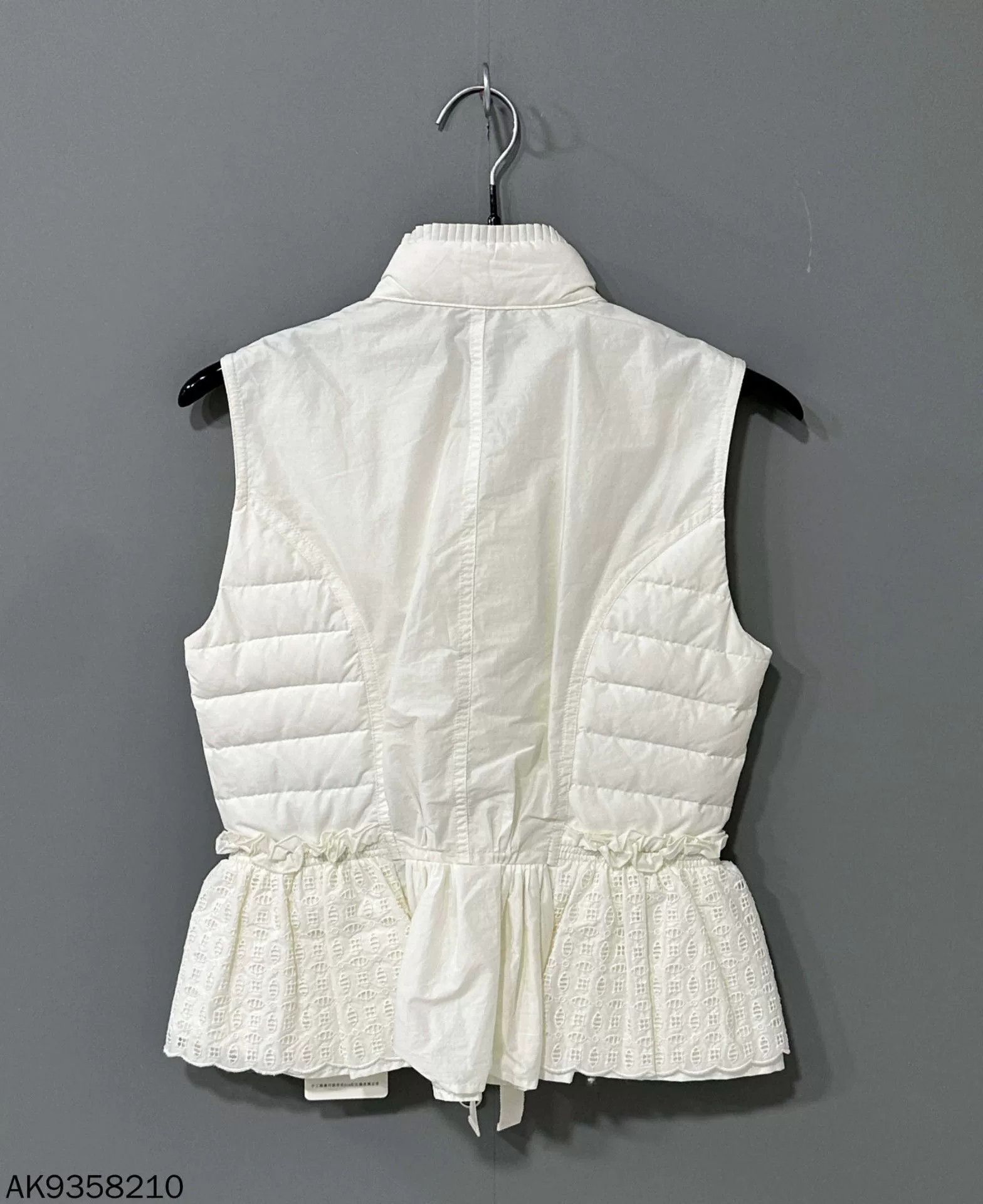 Moncler Ruffled Down Vest Moncler Size XS / US 0-2 / IT 36-38 - 3 Thumbnail