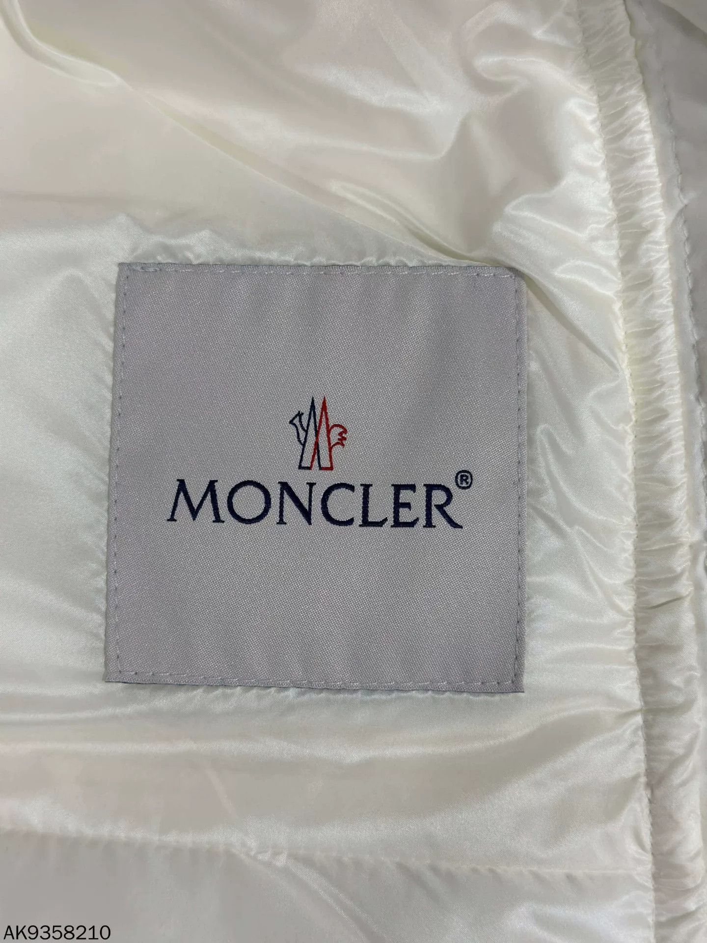 Moncler Ruffled Down Vest Moncler Size XS / US 0-2 / IT 36-38 - 4 Thumbnail