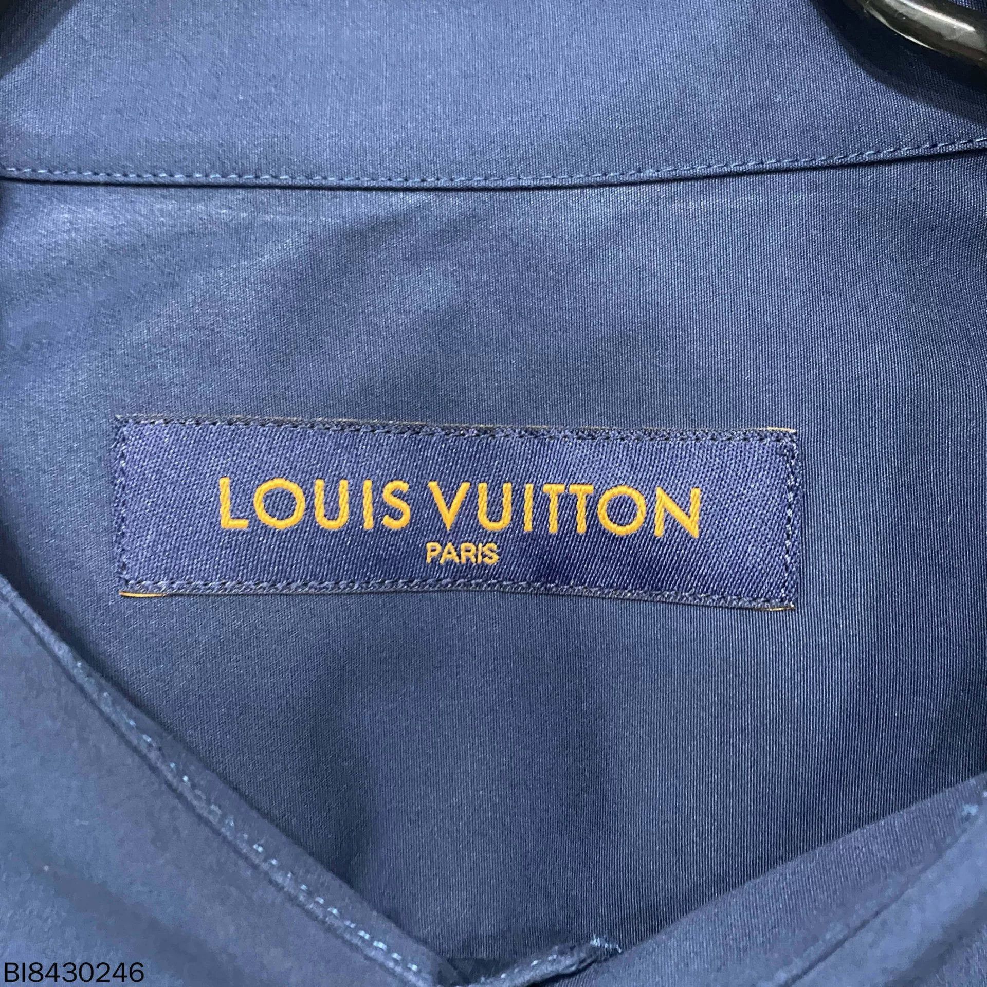 Louis Vuitton Louis Vuitton Heart Logo Embroidered Shirt Size US L / EU 52-54 / 3 - 4 Thumbnail
