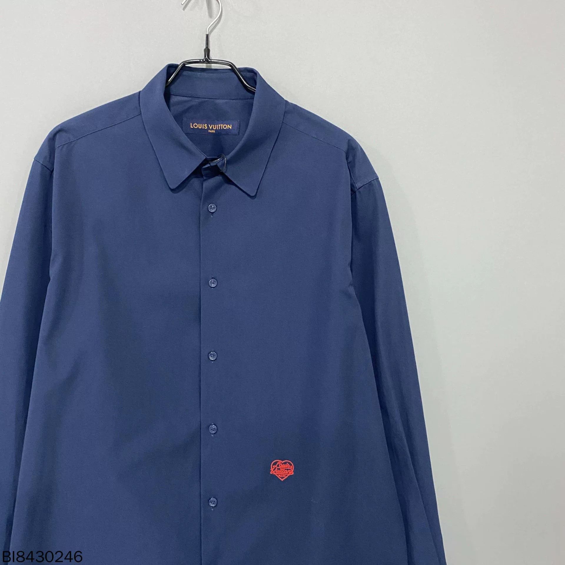 Louis Vuitton Louis Vuitton Heart Logo Embroidered Shirt Size US L / EU 52-54 / 3 - 2 Thumbnail