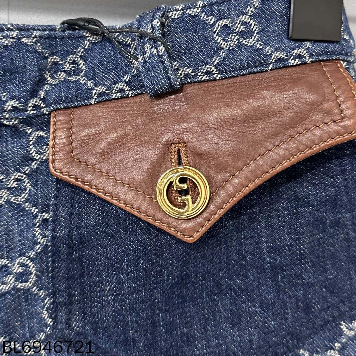 Gucci Gucci Patchwork Logo Print Denim Skirt Size 36" / US 14 / IT 50 - 3 Thumbnail