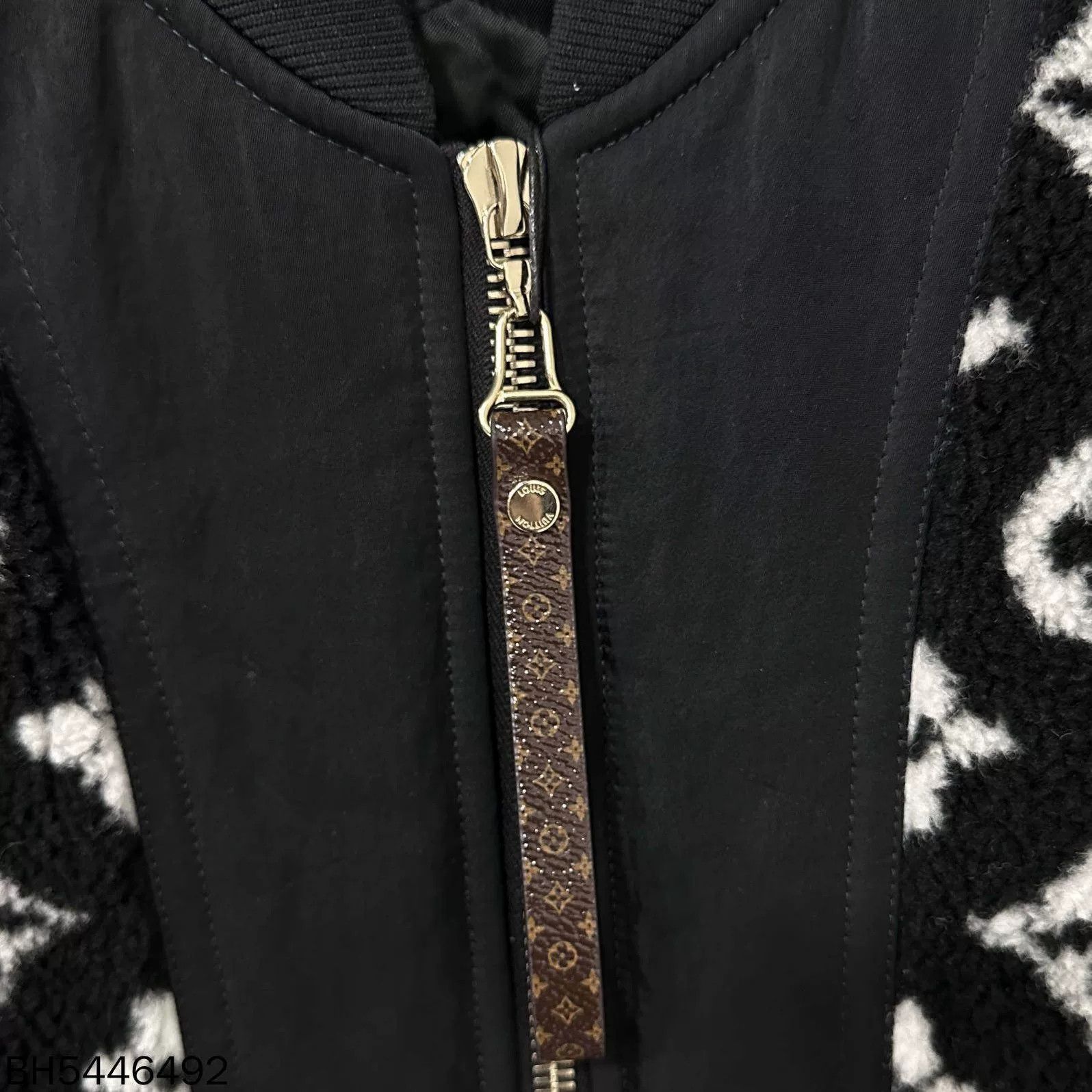 Louis Vuitton Louis Vuitton FW25 Printed Stand Collar Jacket Size XS / US 0-2 / IT 36-38 - 5 Thumbnail