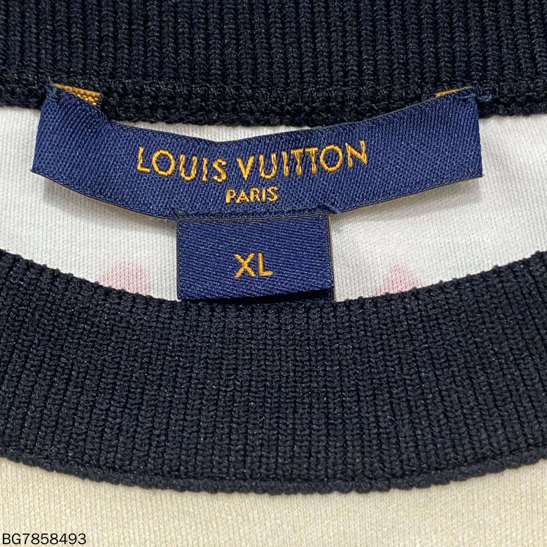 Louis Vuitton Louis Vuitton Beige Large Logo T-Shirt Size US XL / EU 56 / 4 - 5 Thumbnail