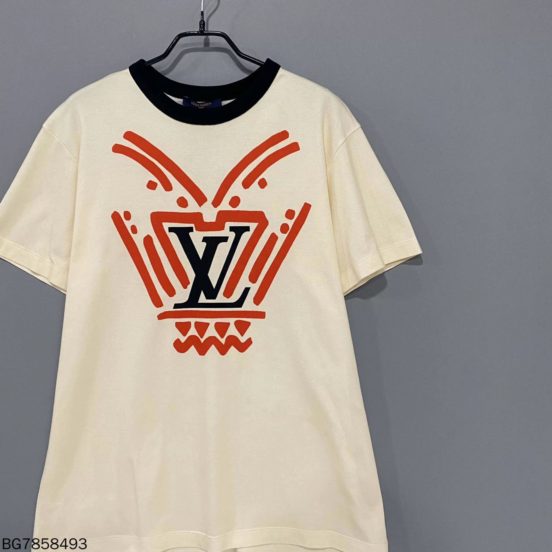 Louis Vuitton Louis Vuitton Beige Large Logo T-Shirt Size US XL / EU 56 / 4 - 2 Thumbnail