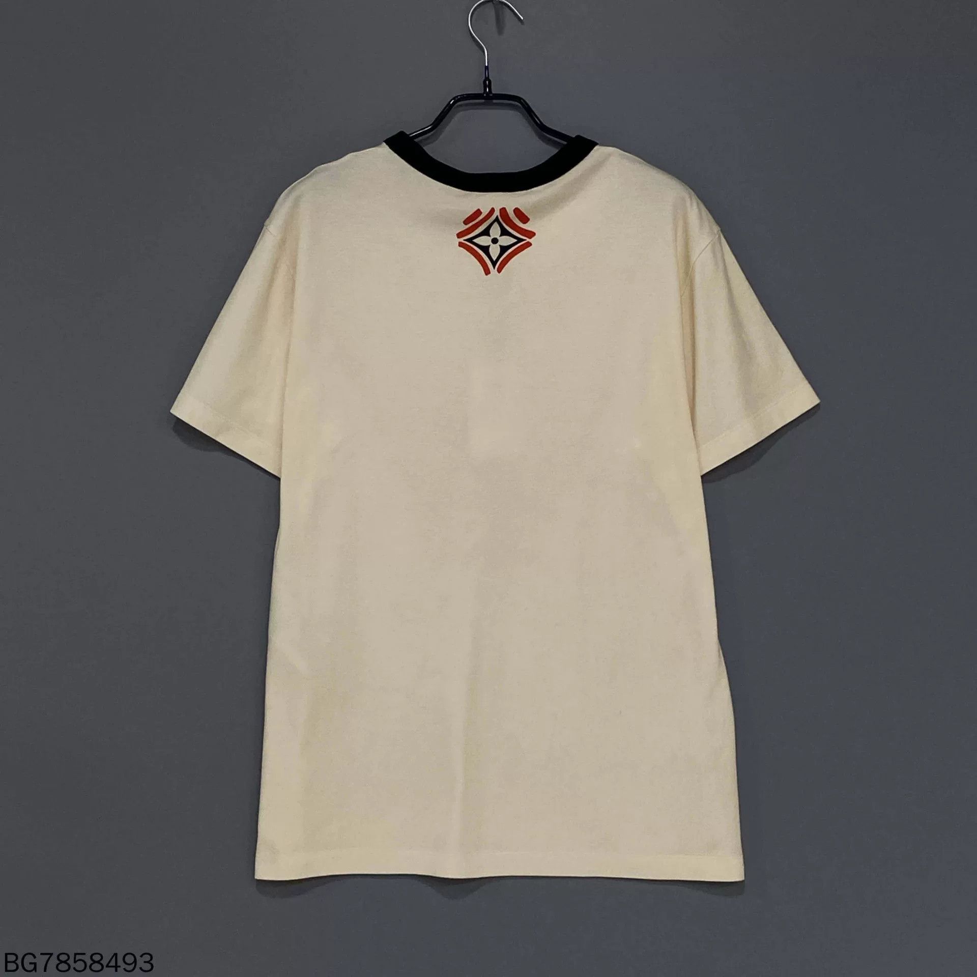 Louis Vuitton Louis Vuitton Beige Large Logo T-Shirt Size US XL / EU 56 / 4 - 4 Thumbnail