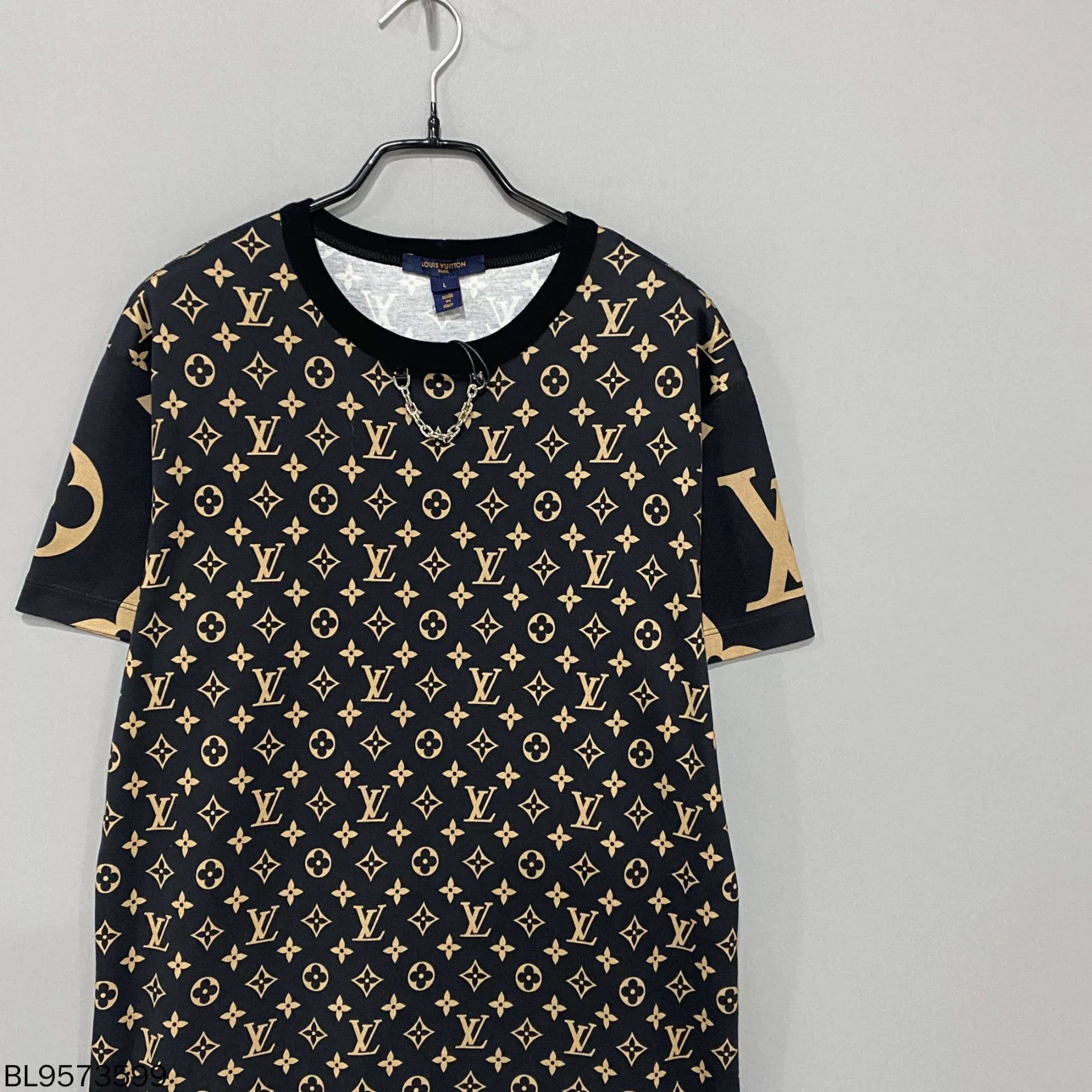 Louis Vuitton Louis Vuitton Black Gold Monogram Short Sleeve Size US L / EU 52-54 / 3 - 2 Thumbnail