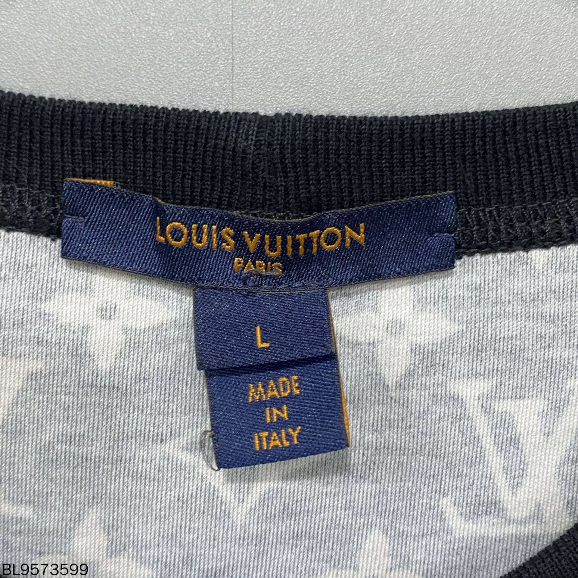 Louis Vuitton Louis Vuitton Black Gold Monogram Short Sleeve Size US L / EU 52-54 / 3 - 4 Thumbnail